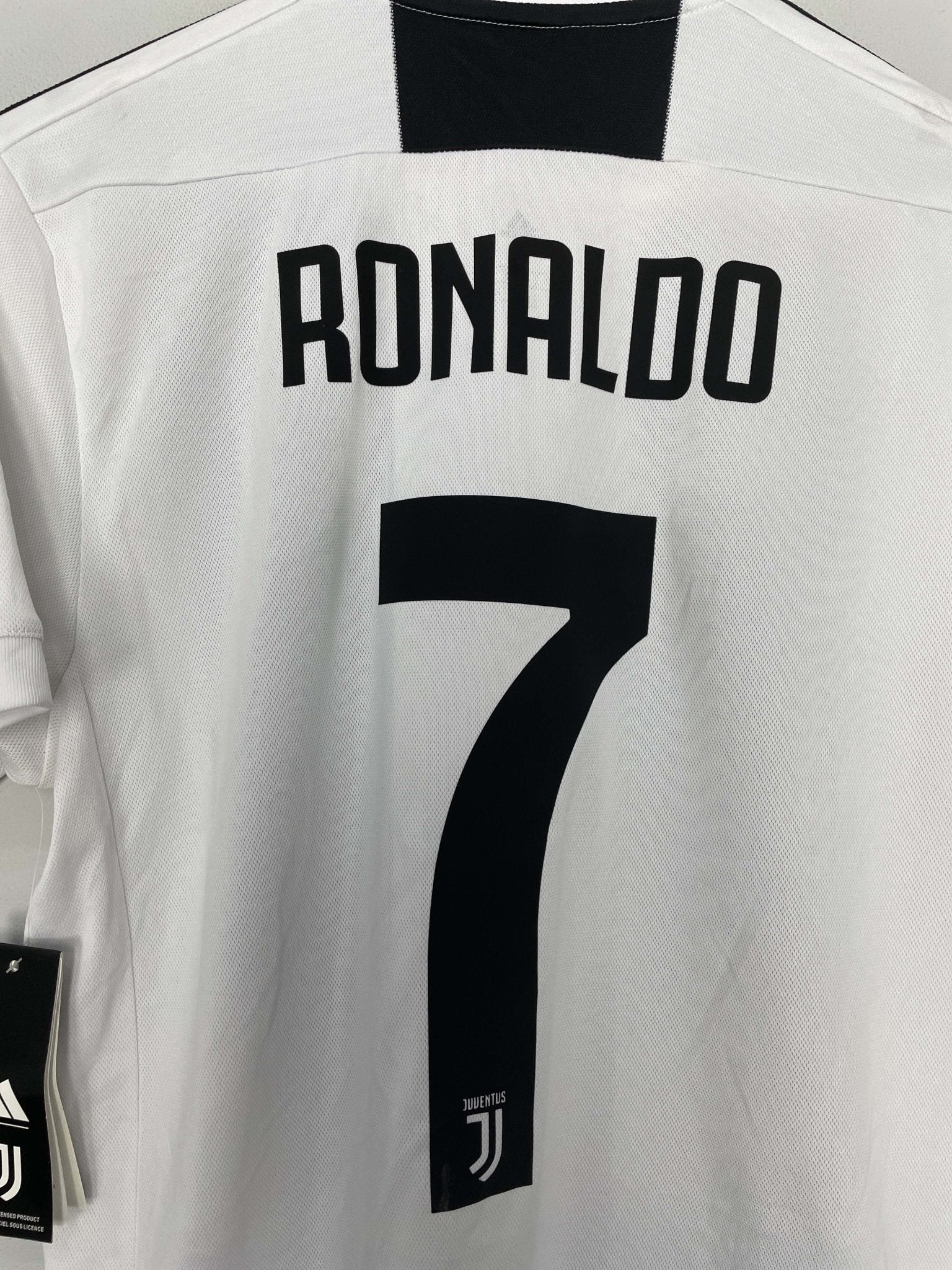 Shop 2018/19 JUVENTUS RONALDO #7 *BNWT* HOME SHIRT (M) ADIDAS, classic football shirts, vintage football shirts & retro soccer jerseys at Cult Kits