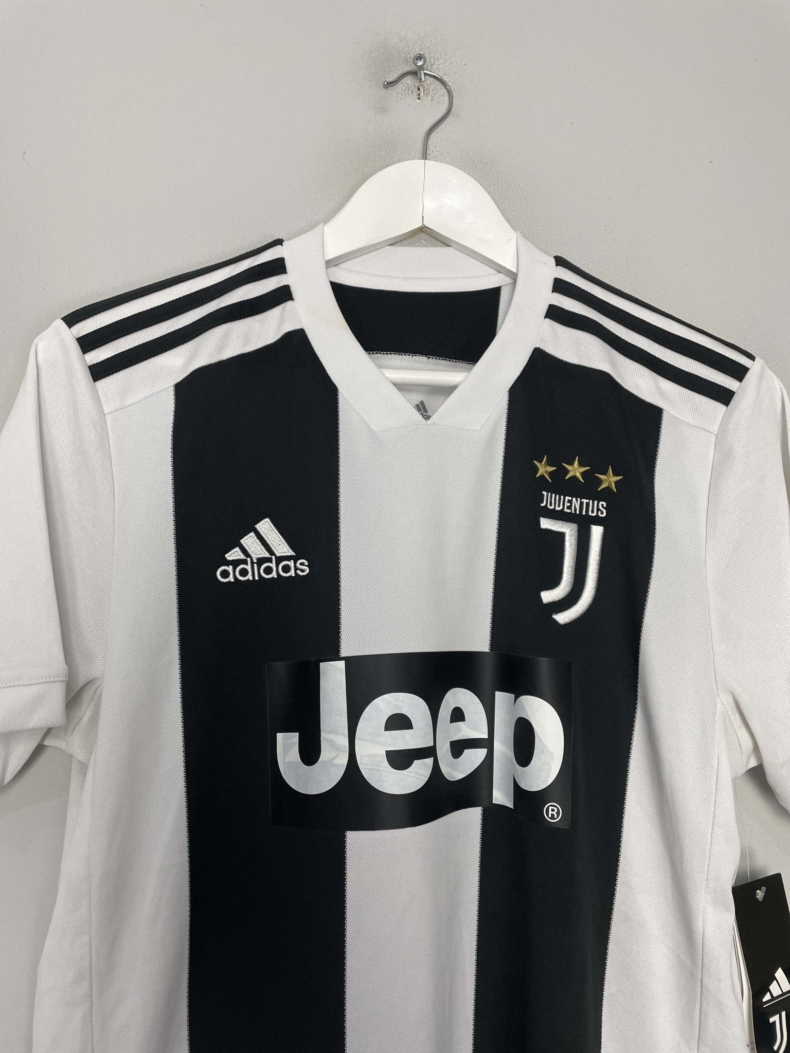 Shop 2018/19 JUVENTUS RONALDO #7 *BNWT* HOME SHIRT (M) ADIDAS, classic football shirts, vintage football shirts & retro soccer jerseys at Cult Kits