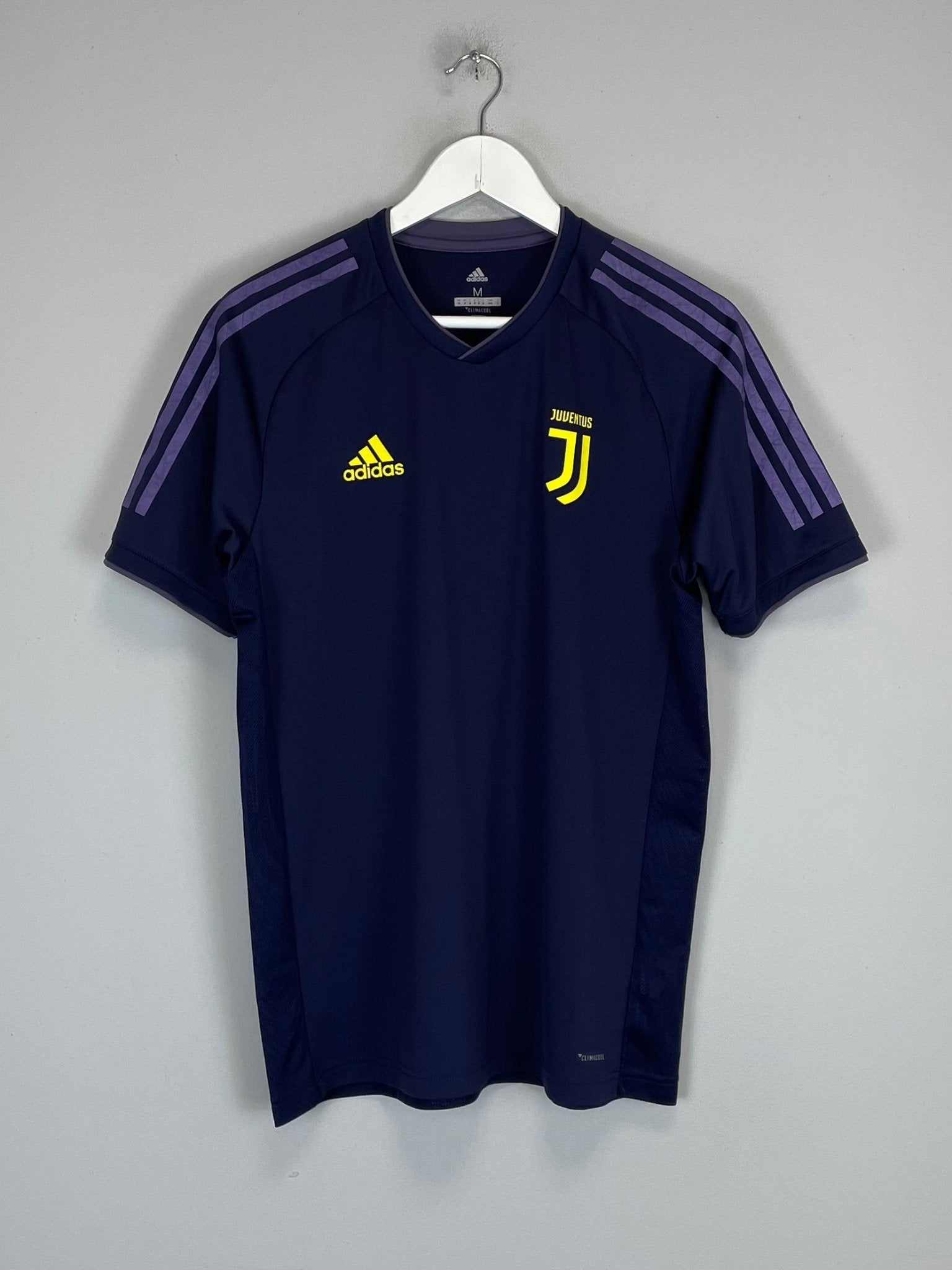 Shop 2018/19 JUVENTUS TRAINING SHIRT (M) ADIDAS, classic football shirts, vintage football shirts & retro soccer jerseys at Cult Kits