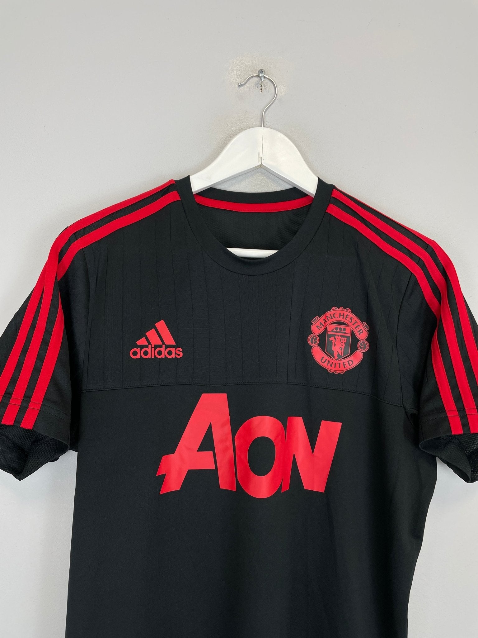 Shop 2018/19 MANCHESTER UNITED TRAINING SHIRT (M) ADIDAS, classic football shirts, vintage football shirts & retro soccer jerseys at Cult Kits