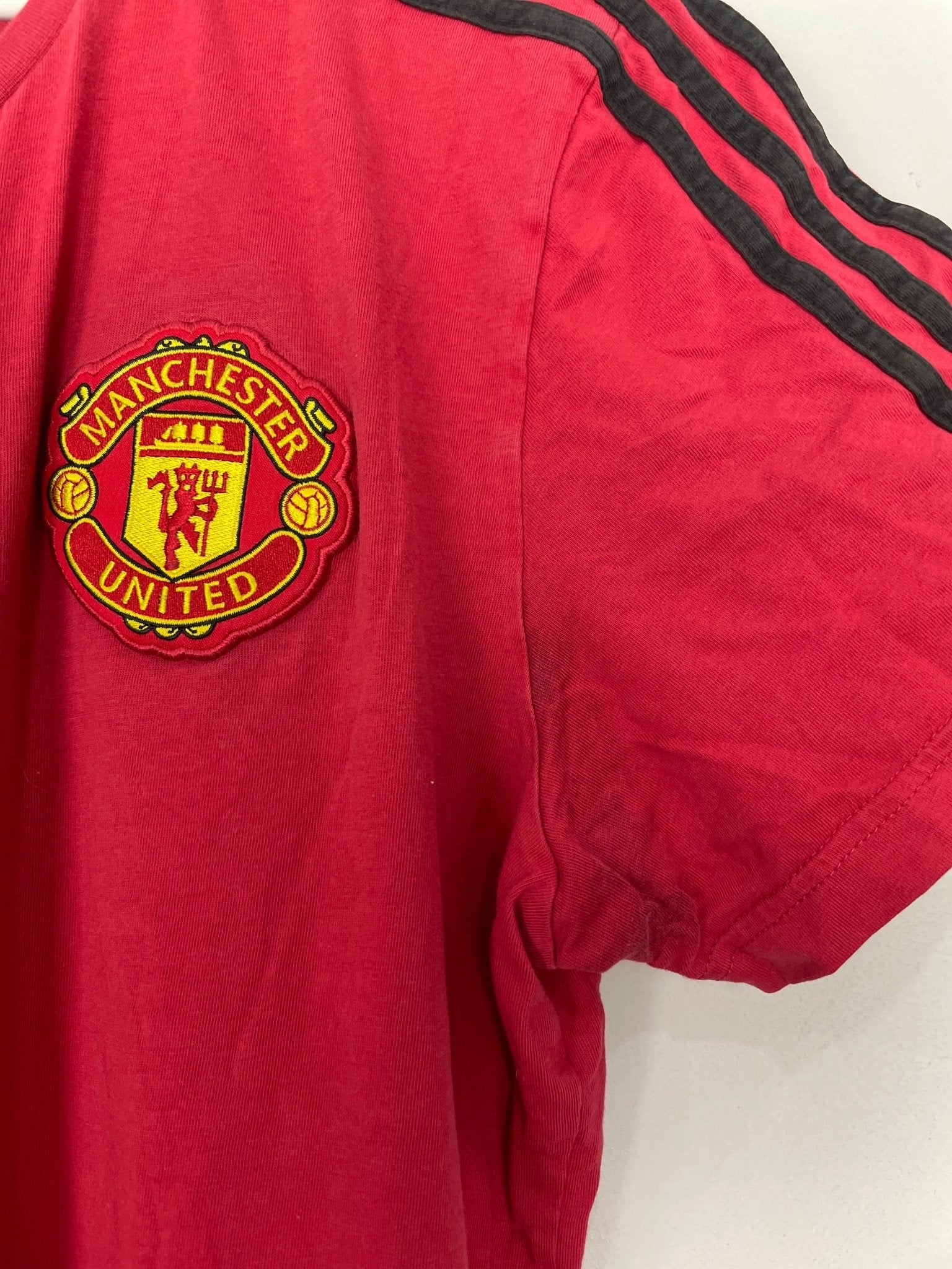 Shop 2018/19 MANCHESTER UNITED TRAINING SHIRT (XL) ADIDAS, classic football shirts, vintage football shirts & retro soccer jerseys at Cult Kits