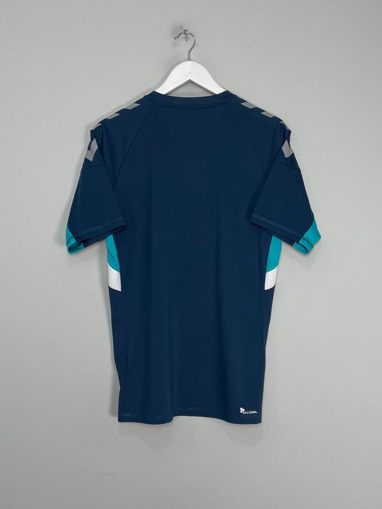 Shop 2018/19 MIDDLESBROUGH TRAINING SHIRT (M) HUMMEL, classic football shirts, vintage football shirts & retro soccer jerseys at Cult Kits