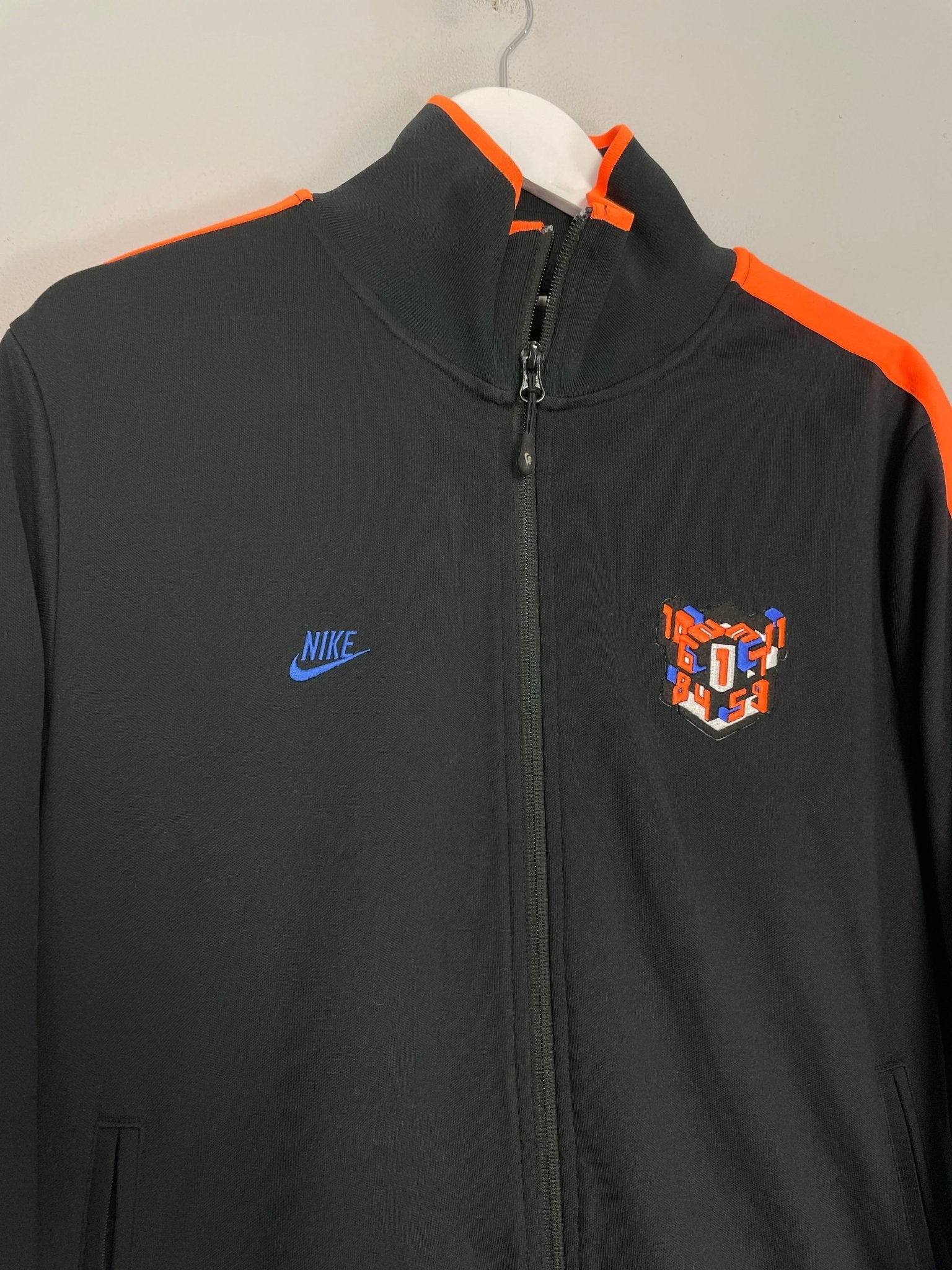 Shop 2018/19 NETHERLANDS TRACK JACKET (L) NIKE, classic football shirts, vintage football shirts & retro soccer jerseys at Cult Kits
