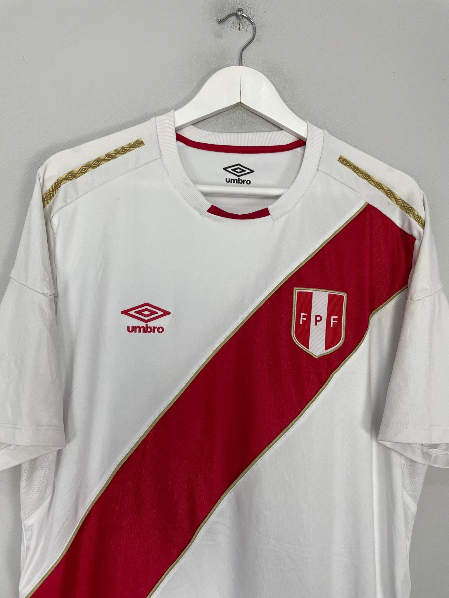 Shop 2018/19 PERU HOME SHIRT (XL) UMBRO, classic football shirts, vintage football shirts & retro soccer jerseys at Cult Kits