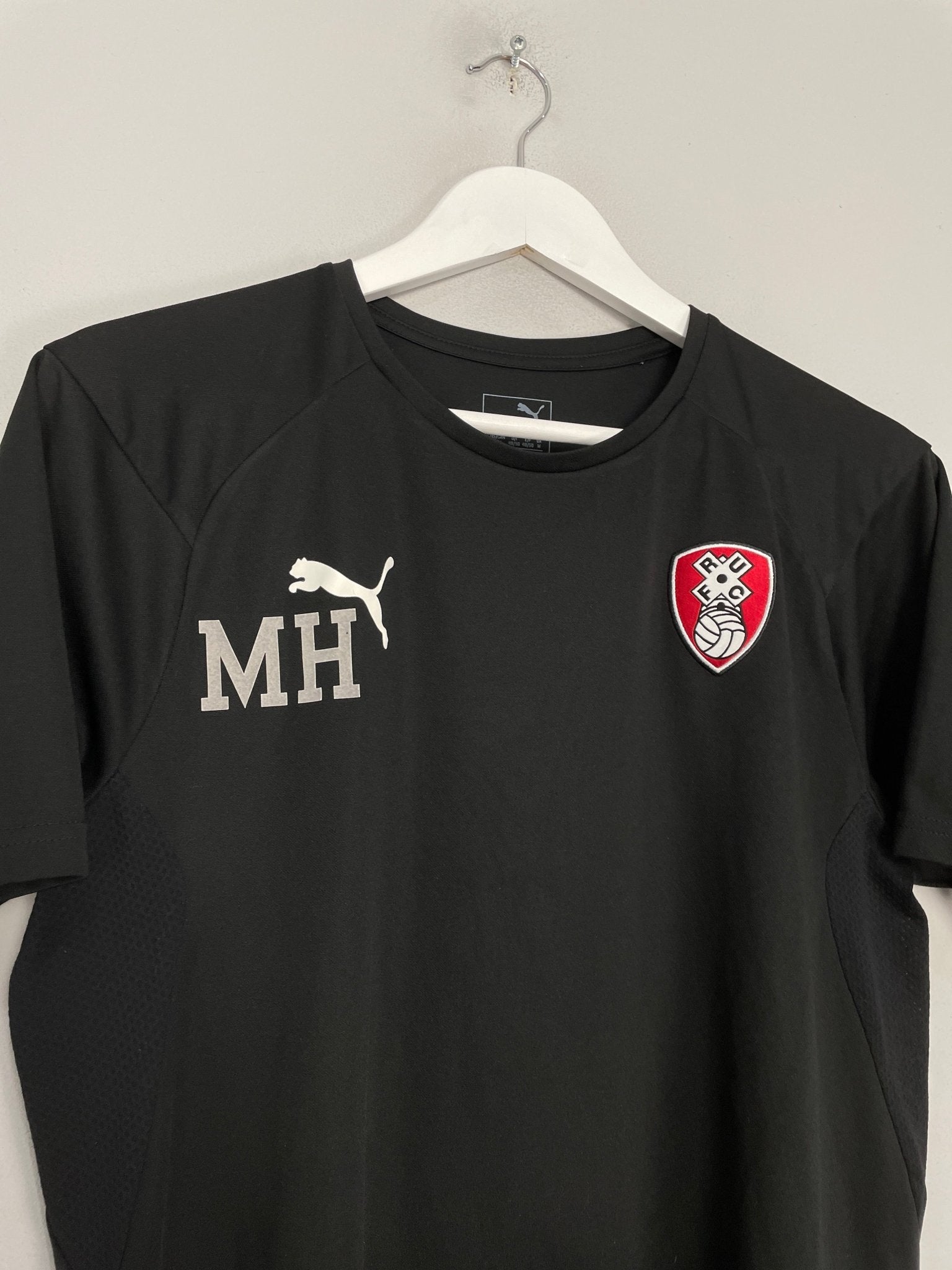 Shop 2018/19 ROTHERHAM *STAFF ISSUE* TRAINING SHIRT (M) PUMA, classic football shirts, vintage football shirts & retro soccer jerseys at Cult Kits