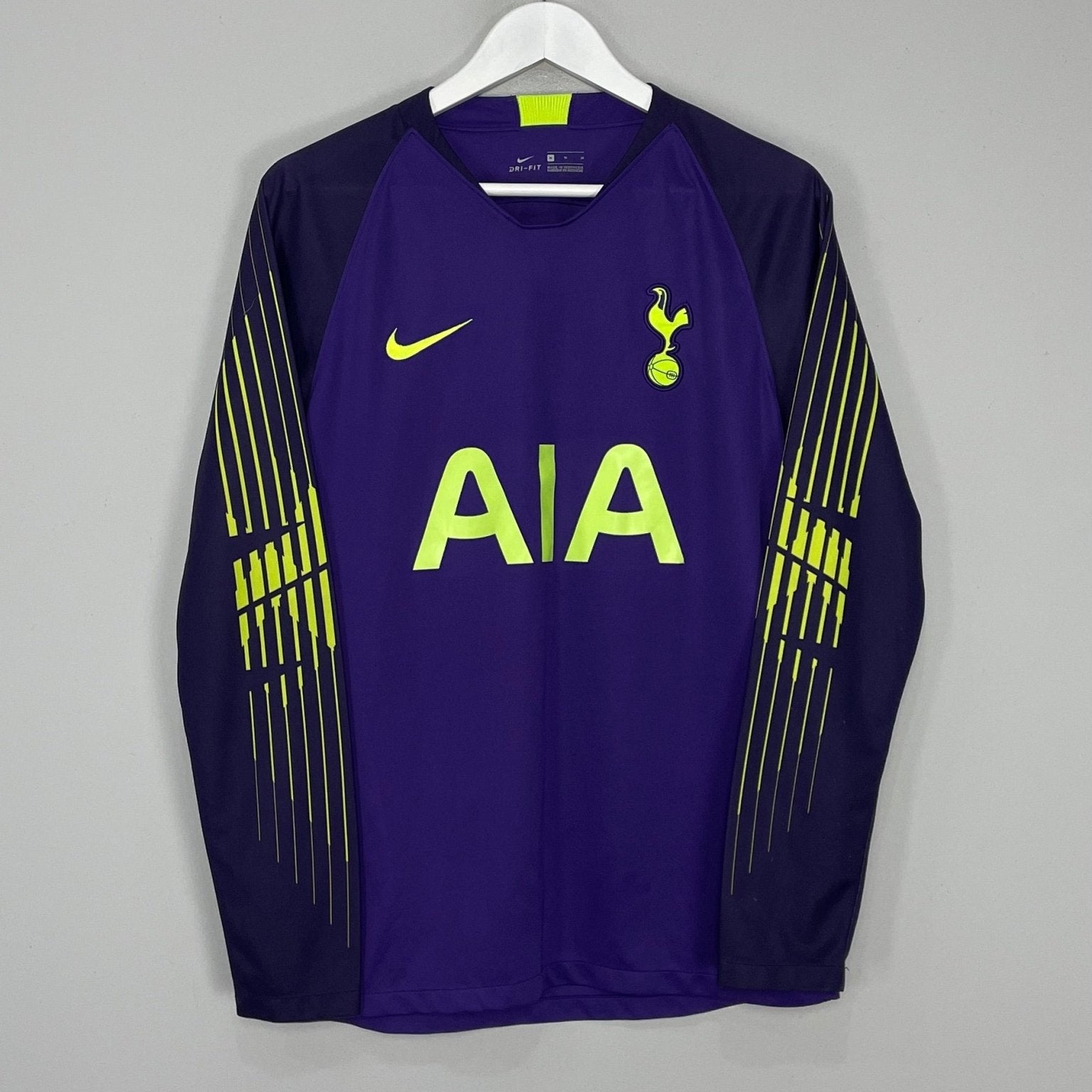Shop 2018/19 TOTTENHAM GK SHIRT (M) NIKE, classic football shirts, vintage football shirts & retro soccer jerseys at Cult Kits