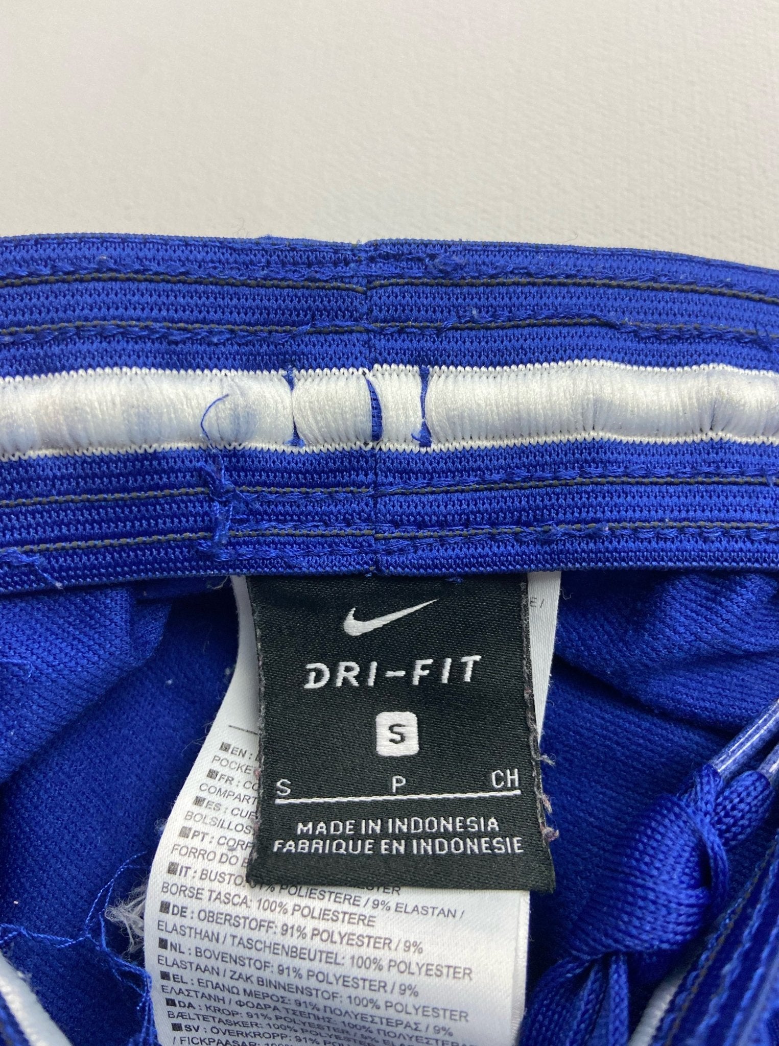 Shop 2019/20 CHELSEA TRACKSUIT BOTTOMS (S) NIKE, classic football shirts, vintage football shirts & retro soccer jerseys at Cult Kits