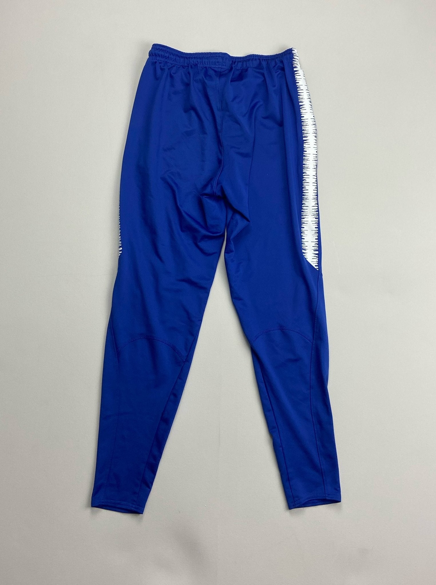 Shop 2019/20 CHELSEA TRACKSUIT BOTTOMS (S) NIKE, classic football shirts, vintage football shirts & retro soccer jerseys at Cult Kits