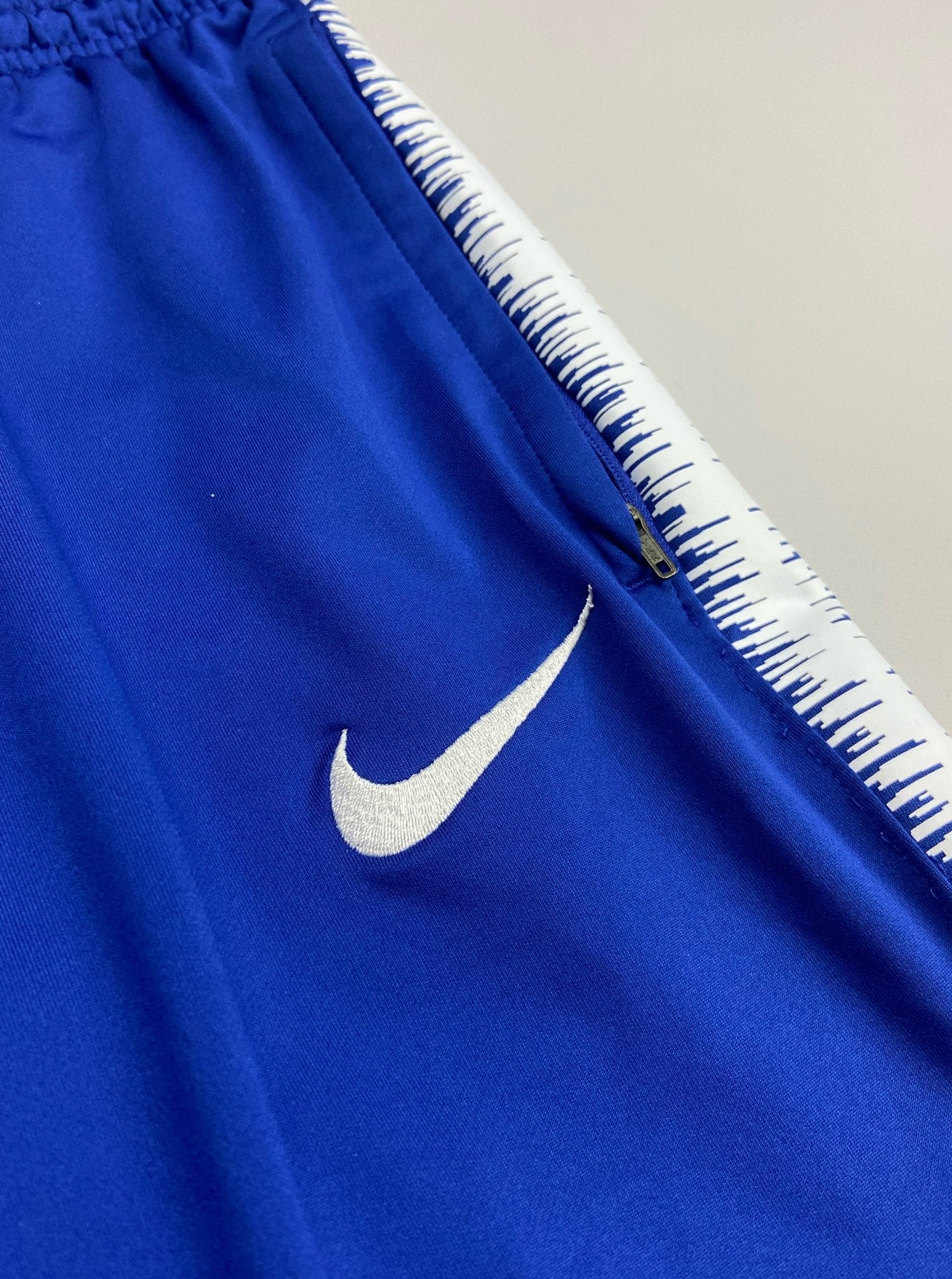 Shop 2019/20 CHELSEA TRACKSUIT BOTTOMS (S) NIKE, classic football shirts, vintage football shirts & retro soccer jerseys at Cult Kits