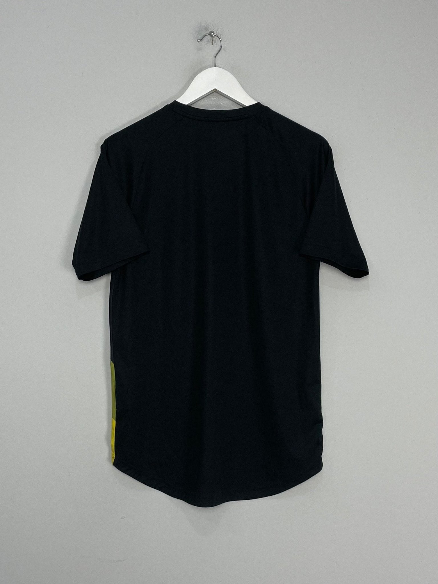 Shop 2019/20 DORTMUND PRE-MATCH SHIRT (M) PUMA, classic football shirts, vintage football shirts & retro soccer jerseys at Cult Kits