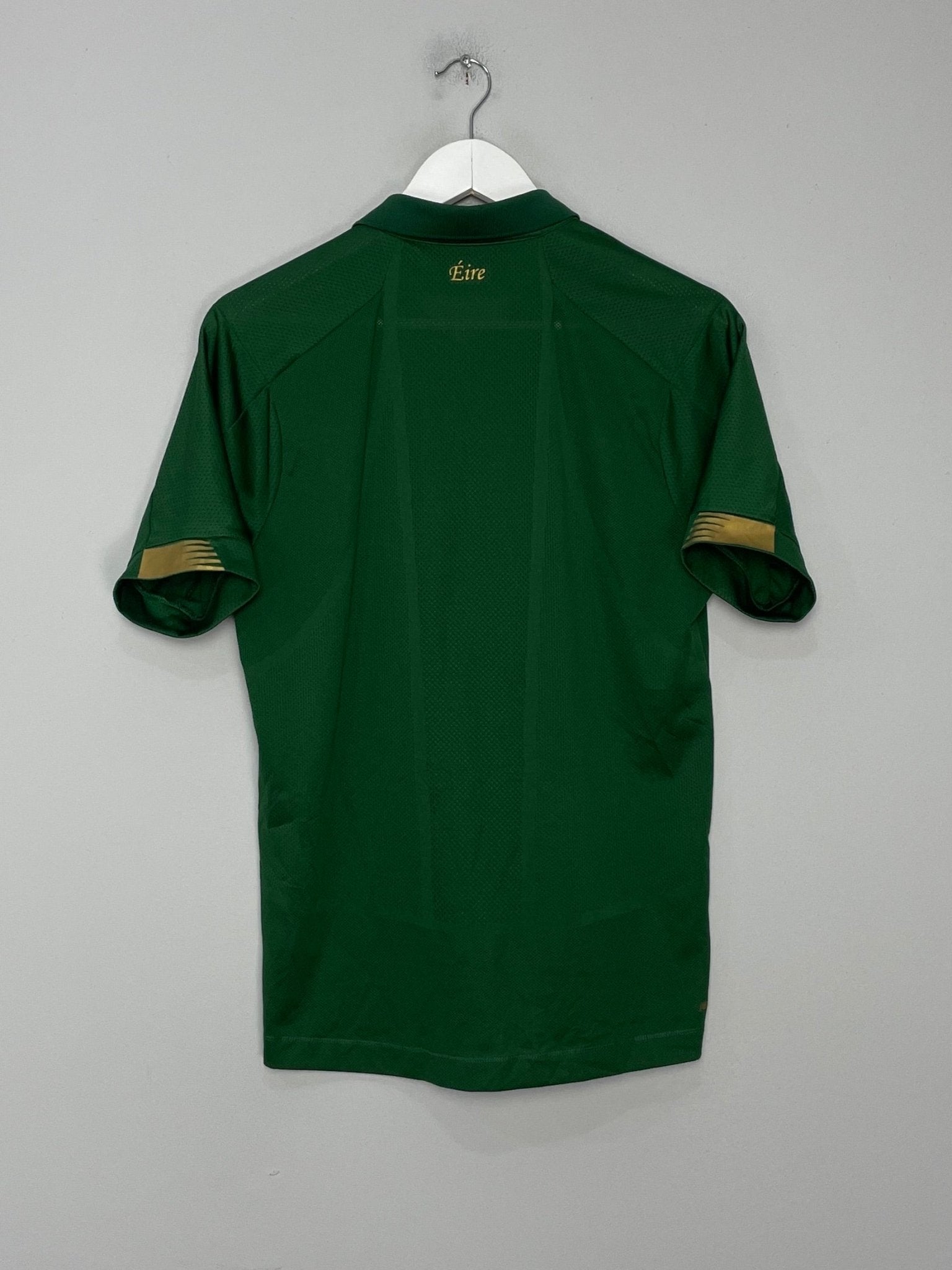 Shop 2019/20 IRELAND HOME SHIRT (S) NEW BALANCE, classic football shirts, vintage football shirts & retro soccer jerseys at Cult Kits