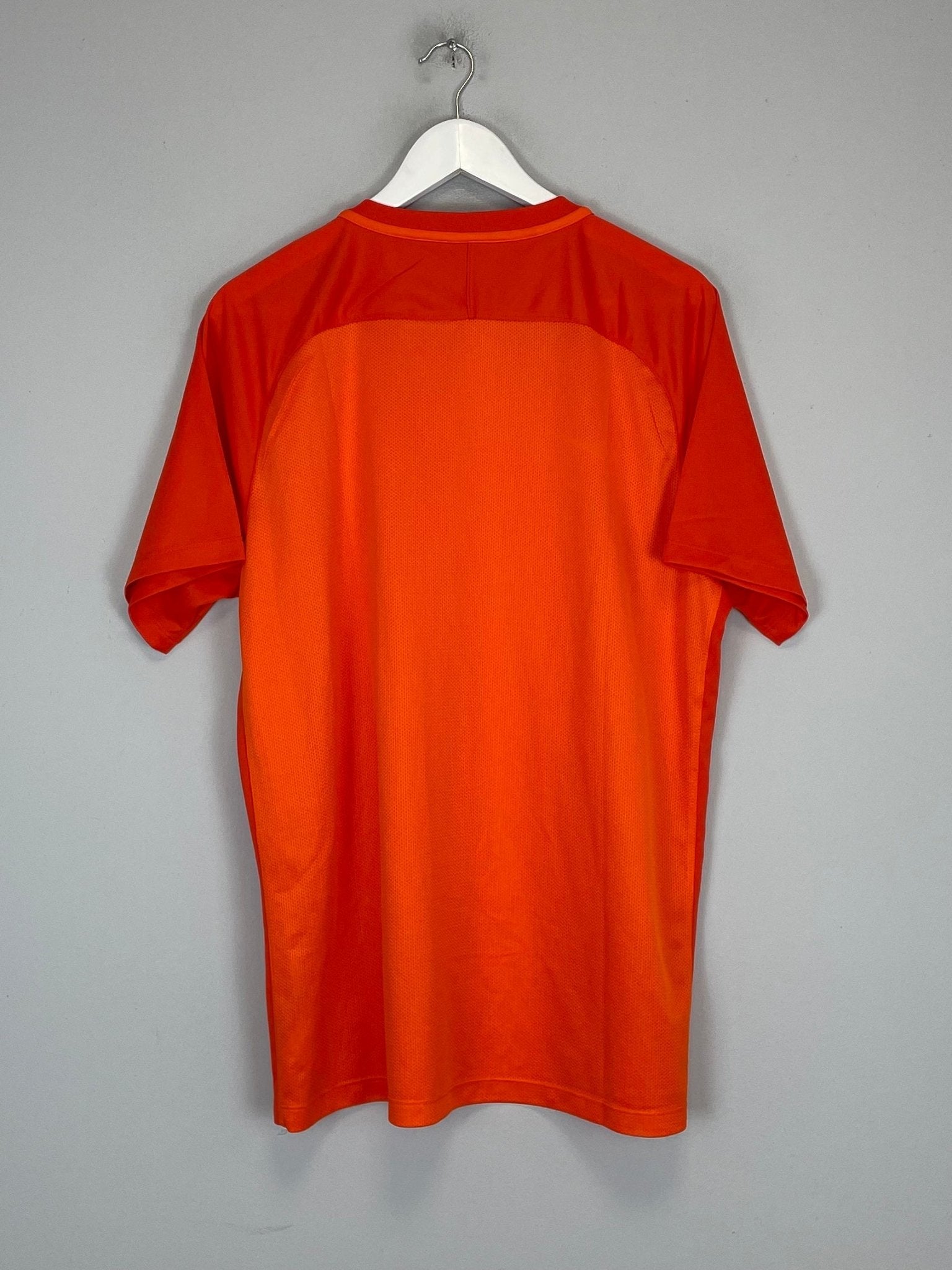 Shop 2019/20 NETHERLANDS TRAINING SHIRT (XL) NIKE, classic football shirts, vintage football shirts & retro soccer jerseys at Cult Kits
