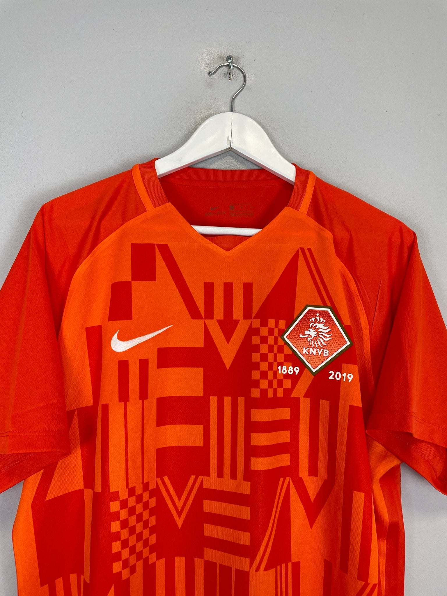 Shop 2019/20 NETHERLANDS TRAINING SHIRT (XL) NIKE, classic football shirts, vintage football shirts & retro soccer jerseys at Cult Kits