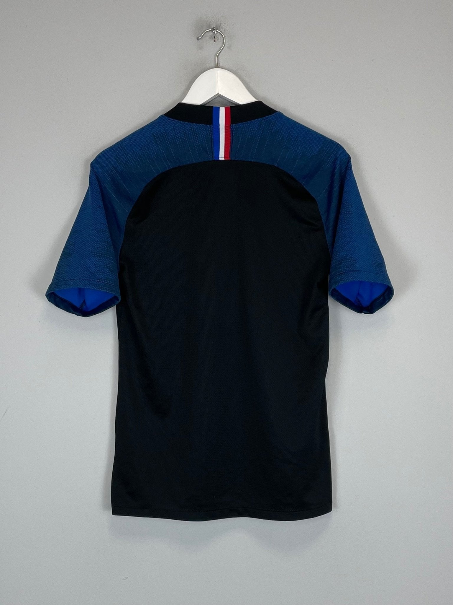 Shop 2019/20 PSG TRAINING SHIRT (M) JORDAN, classic football shirts, vintage football shirts & retro soccer jerseys at Cult Kits