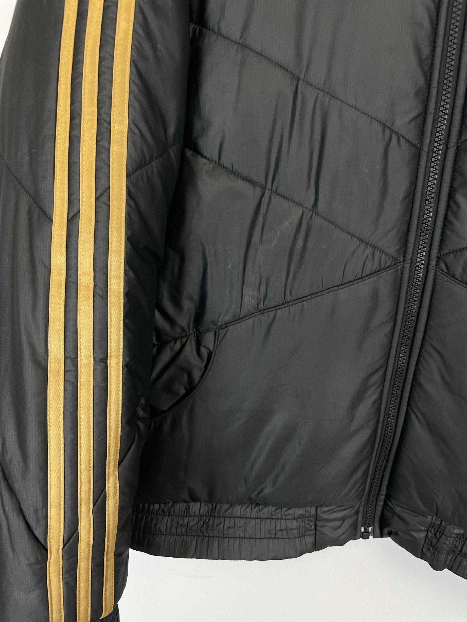 Shop 2019/20 REAL MADRID PADDED JACKET (M) ADIDAS, classic football shirts, vintage football shirts & retro soccer jerseys at Cult Kits