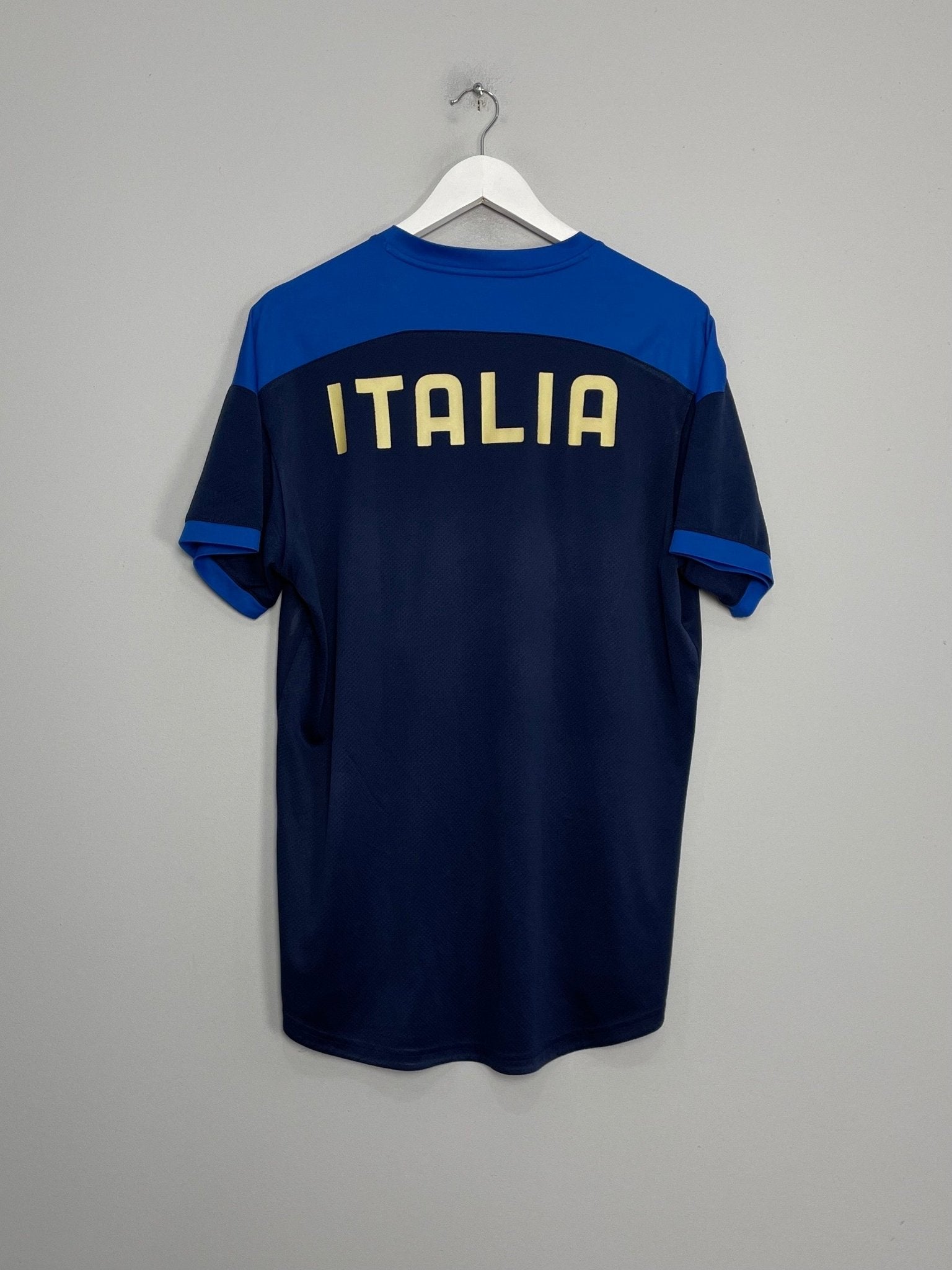 Shop 2020/21 ITALY TRAINING SHIRT (XL) PUMA, classic football shirts, vintage football shirts & retro soccer jerseys at Cult Kits