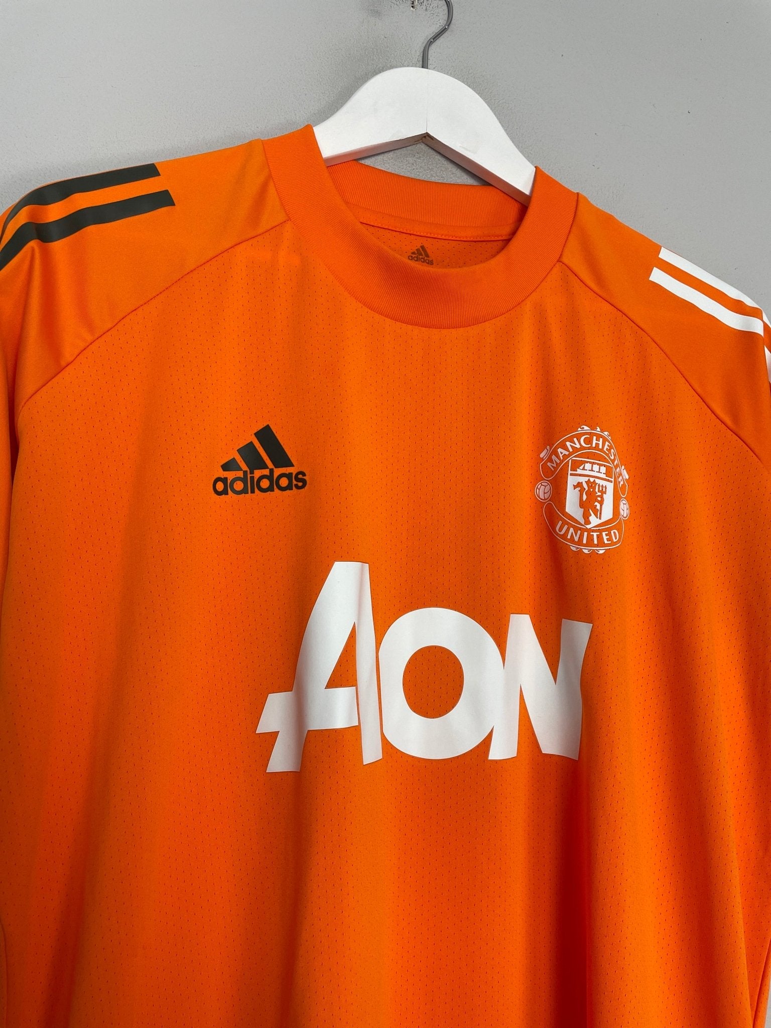 Shop 2020/21 MANCHESTER UNITED TRAINING SHIRT (L) ADIDAS, classic football shirts, vintage football shirts & retro soccer jerseys at Cult Kits