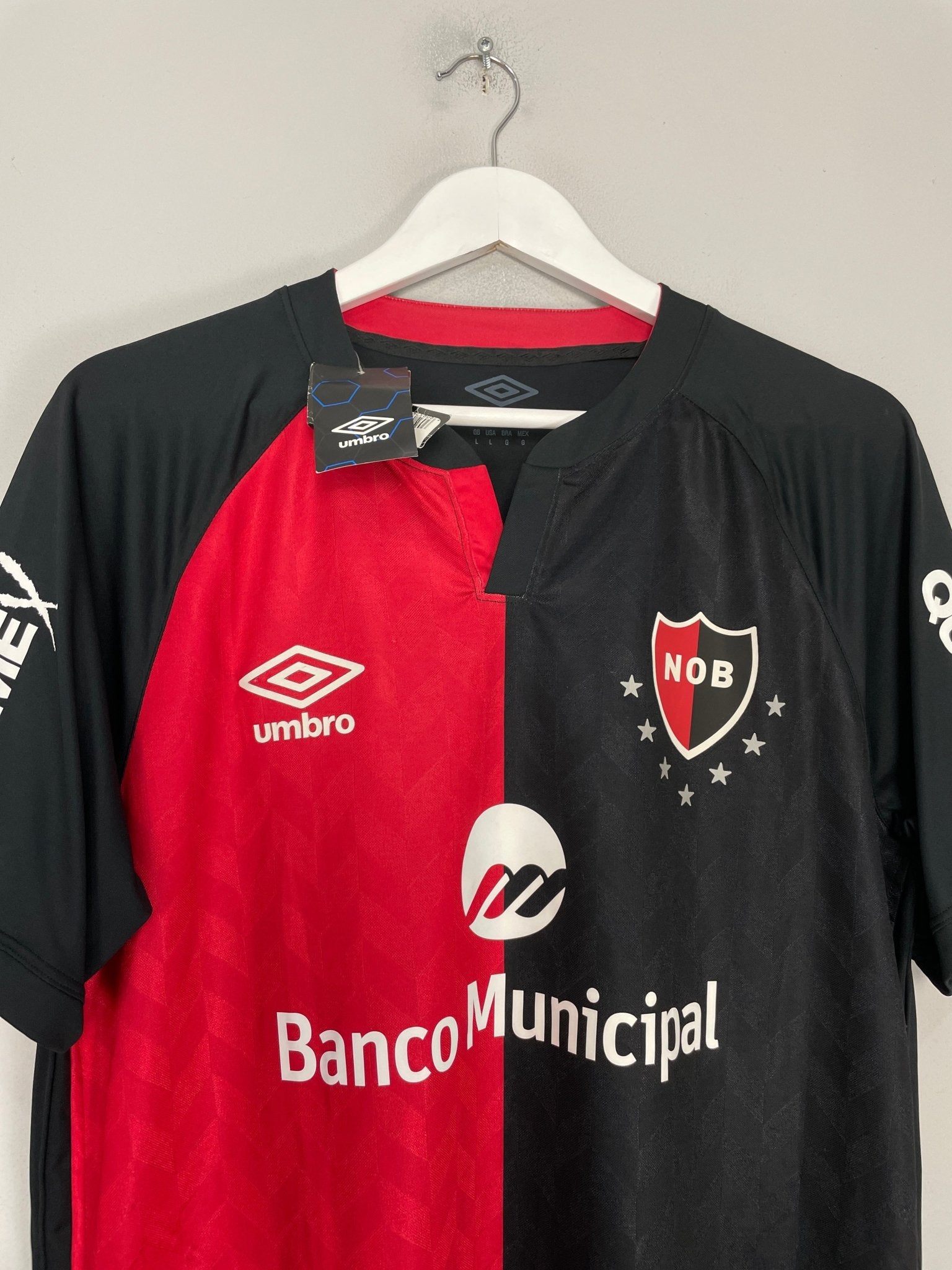 Shop 2020/21 NEWELLS OLD BOYS *BNWT* HOME SHIRT (L) UMBRO, classic football shirts, vintage football shirts & retro soccer jerseys at Cult Kits