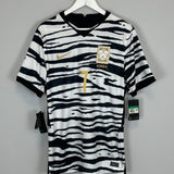 Shop 2020/21 SOUTH KOREA HM SON #7 *BNWT* AWAY SHIRT (L) NIKE, classic football shirts, vintage football shirts & retro soccer jerseys at Cult Kits