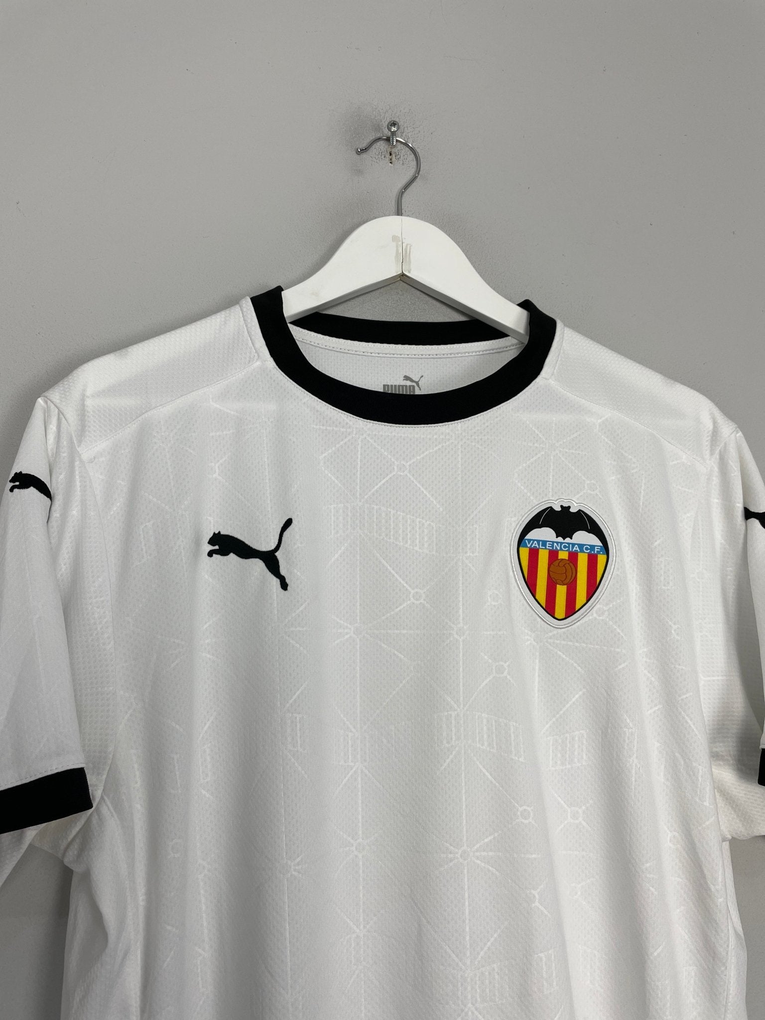 Shop 2020/21 VALENCIA HOME SHIRT (L) PUMA, classic football shirts, vintage football shirts & retro soccer jerseys at Cult Kits