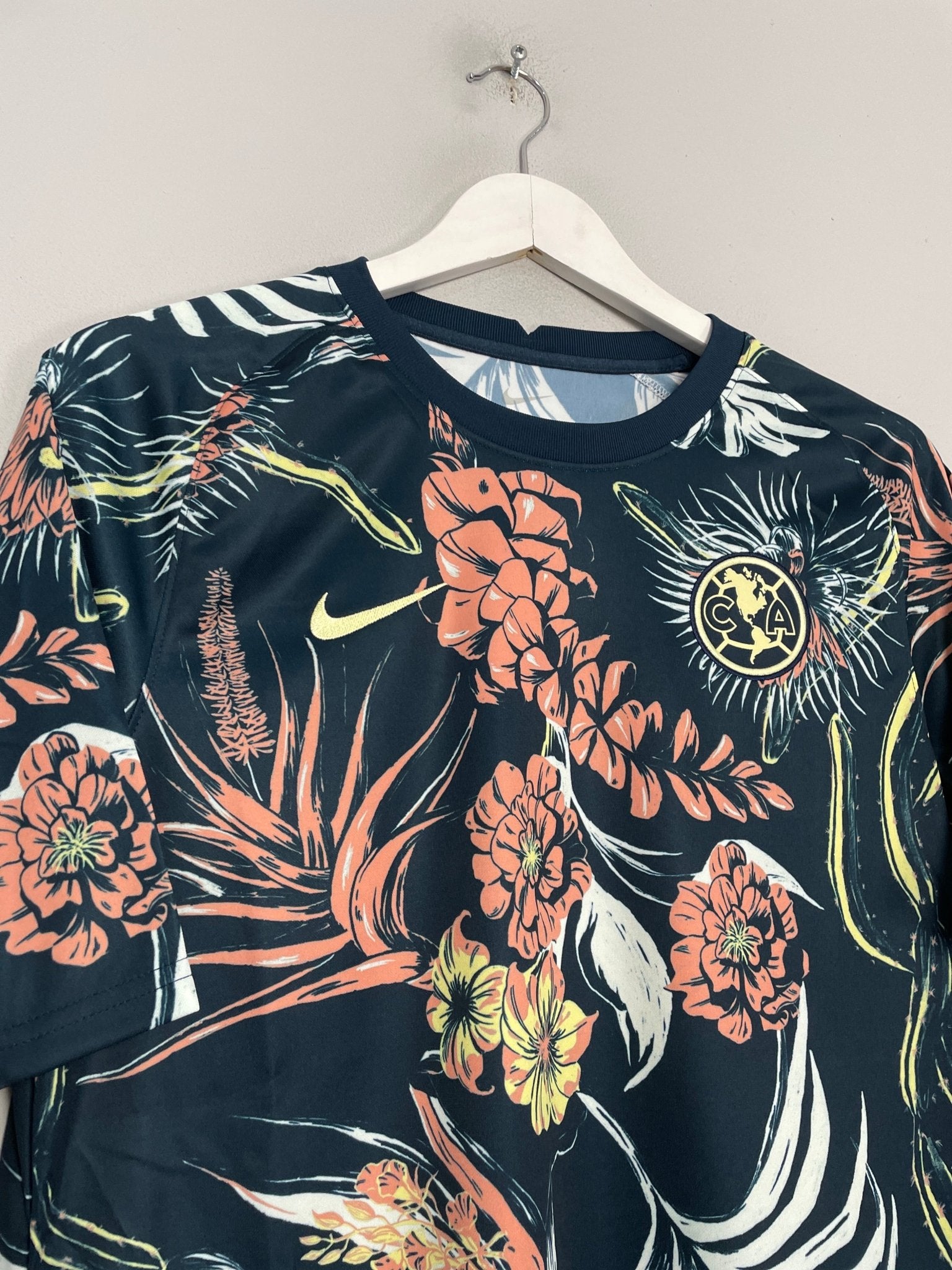 Shop 2021/22 CLUB AMERICA *BNWT* PRE MATCH SHIRT (M) NIKE, classic football shirts, vintage football shirts & retro soccer jerseys at Cult Kits