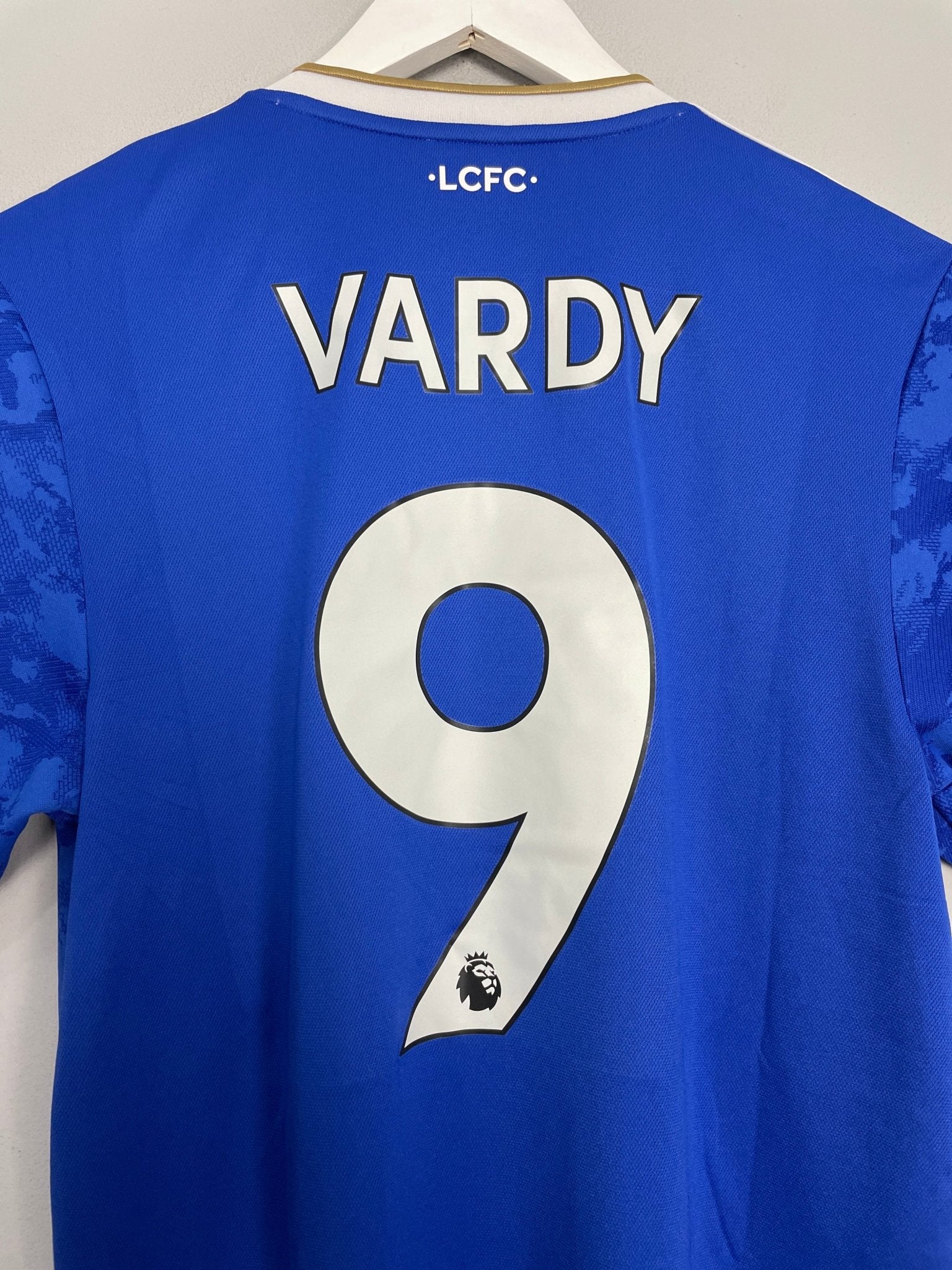 Shop 2021/22 LEICESTER CITY VARDY #9 HOME SHIRT (M) ADIDAS, classic football shirts, vintage football shirts & retro soccer jerseys at Cult Kits