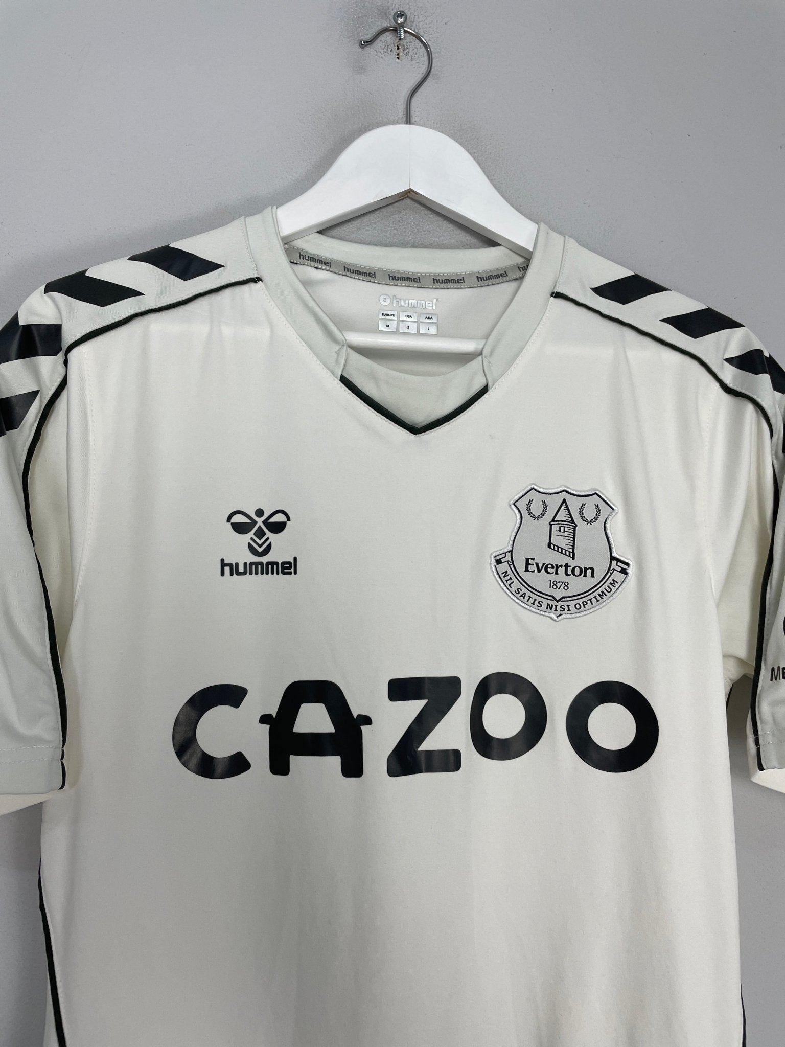 Shop 2022/23 EVERTON TRAINING SHIRT (M) HUMMEL, classic football shirts, vintage football shirts & retro soccer jerseys at Cult Kits