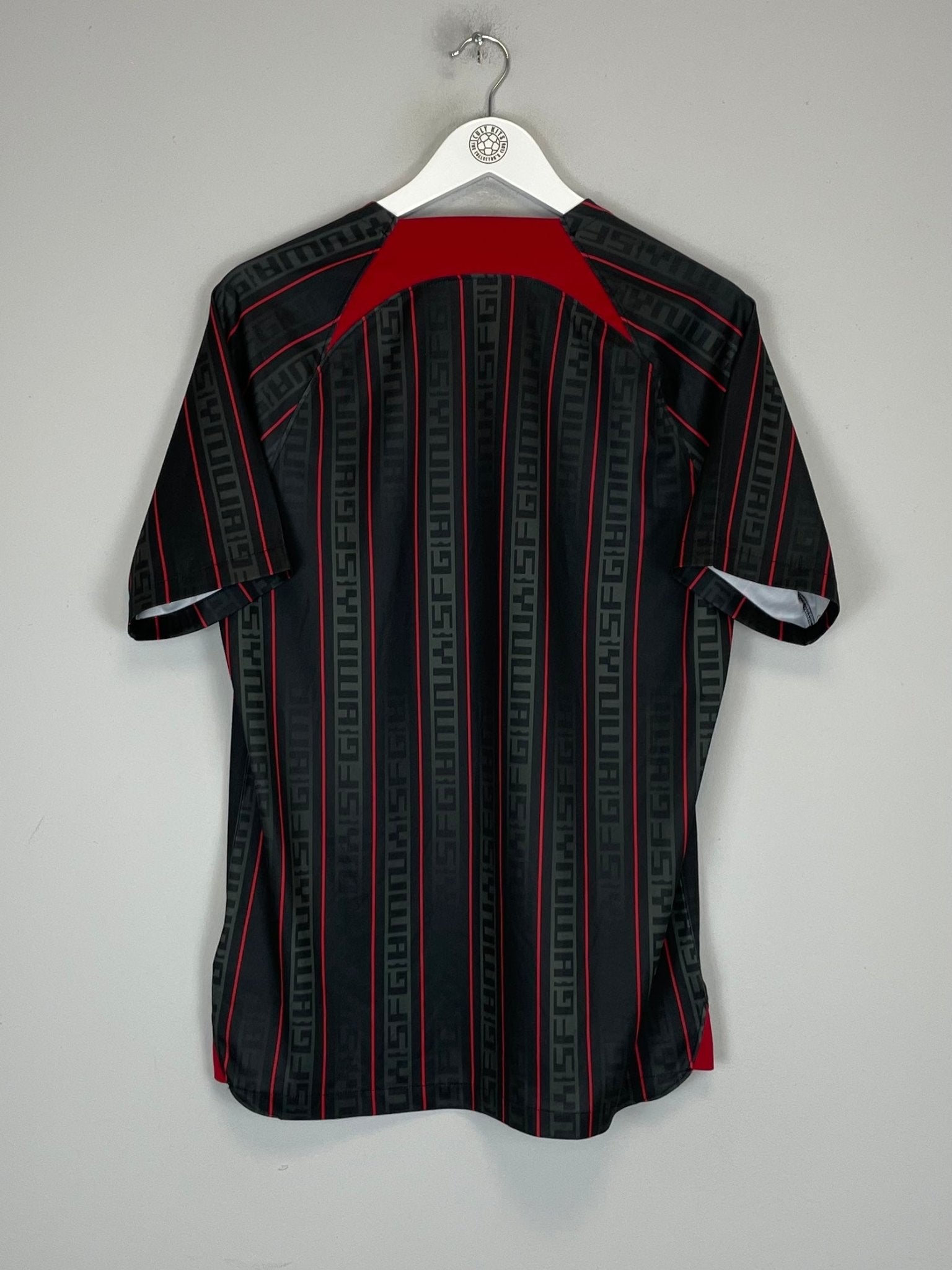 Shop 2022/23 LIVERPOOL X LEBRON JAMES SHIRT (M) NIKE, classic football shirts, vintage football shirts & retro soccer jerseys at Cult Kits