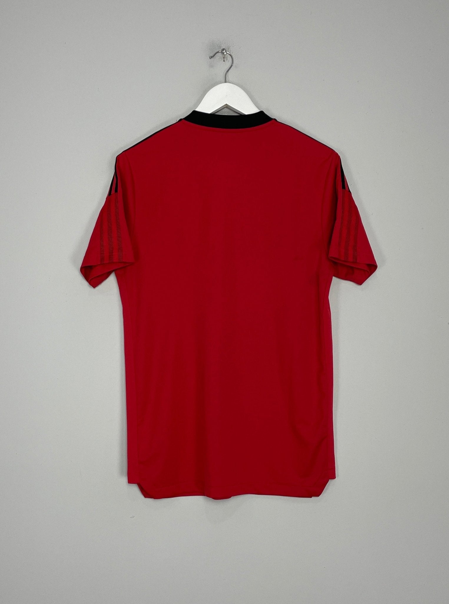 Shop 2022/23 MANCHESTER UNITED TRAINING SHIRT (M) ADIDAS, classic football shirts, vintage football shirts & retro soccer jerseys at Cult Kits