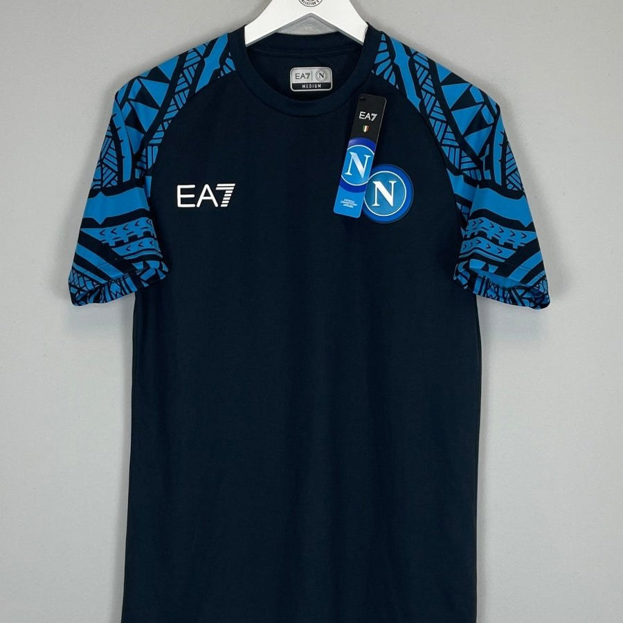 2023/24 NAPOLI *BNWT* TRAINING SHIRT (M) EA7 - Cult Kits - Medium - Buy Vintage Football Shirts, Authentic Retro Football Shirts For Sale, Classic Football Shirts & Soccer Jersey