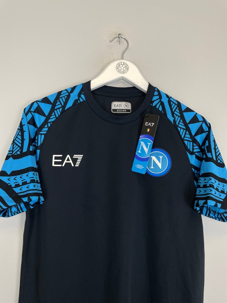 2023/24 NAPOLI *BNWT* TRAINING SHIRT (M) EA7 - Cult Kits - Medium - Buy Vintage Football Shirts, Authentic Retro Football Shirts For Sale, Classic Football Shirts & Soccer Jersey