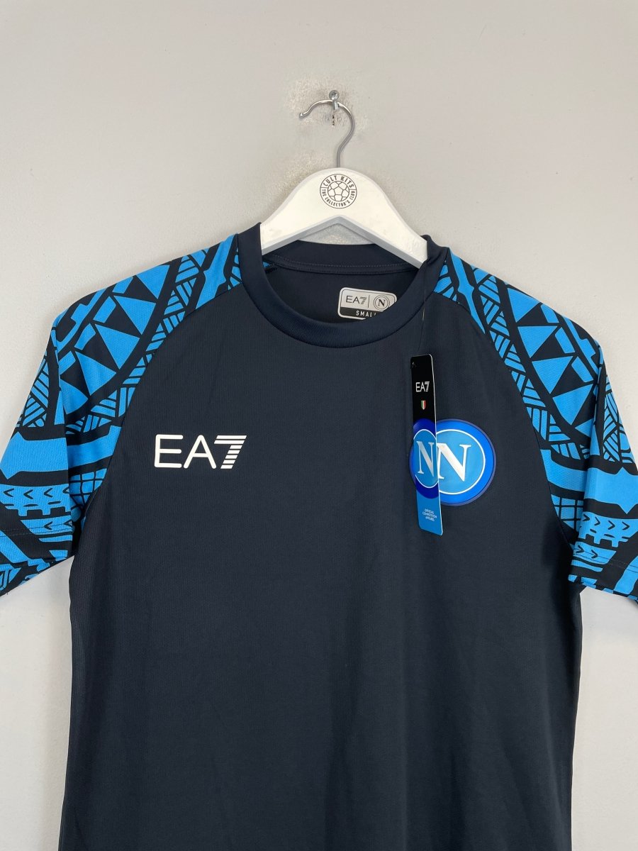 2023/24 NAPOLI *BNWT* TRAINING SHIRT (S) EA7 - Cult Kits - Small - Buy Vintage Football Shirts, Authentic Retro Football Shirts For Sale, Classic Football Shirts & Soccer Jersey