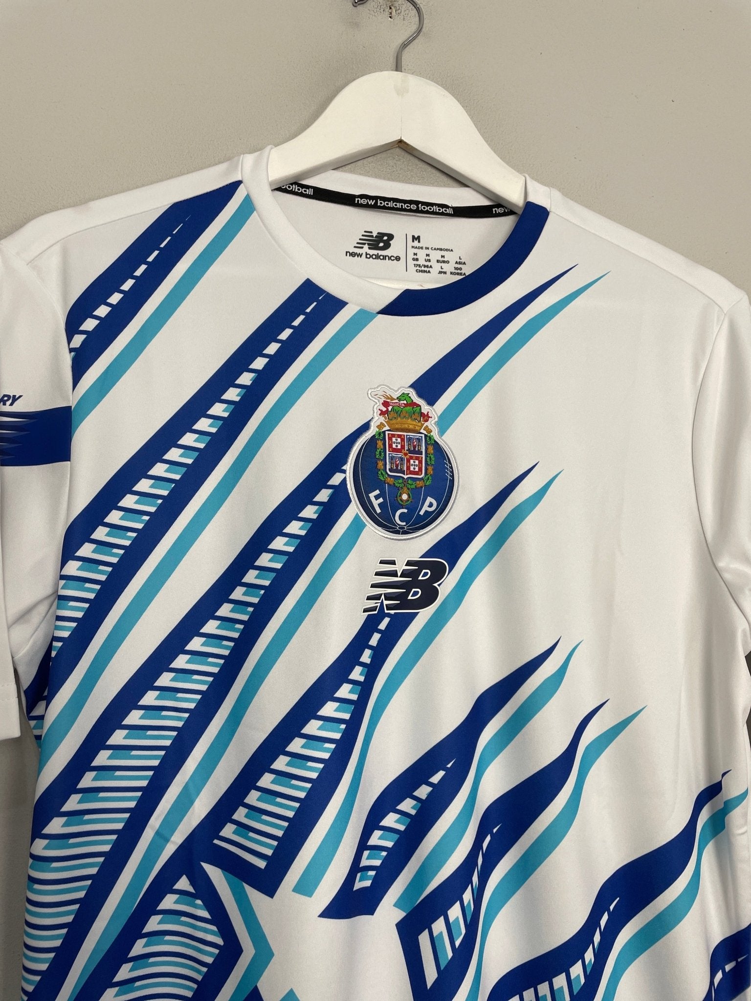 Shop 2023/24 PORTO *BNWT* PRE MATCH SHIRT (M) NEW BALANCE, classic football shirts, vintage football shirts & retro soccer jerseys at Cult Kits
