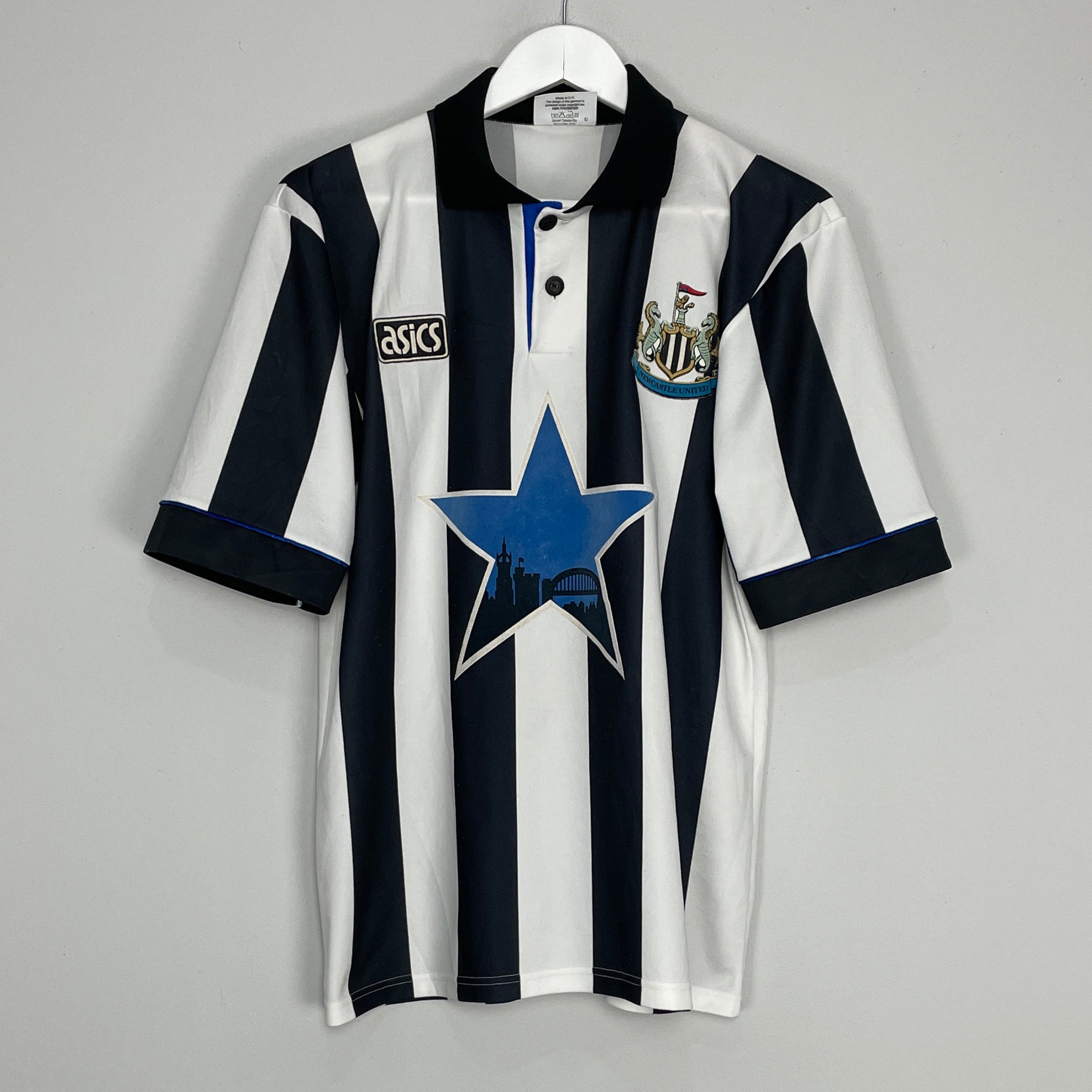 Shop 1993/95 NEWCASTLE UNITED HOME SHIRT (M) ASICS, classic football shirts, vintage football shirts & retro soccer jerseys at Cult Kits