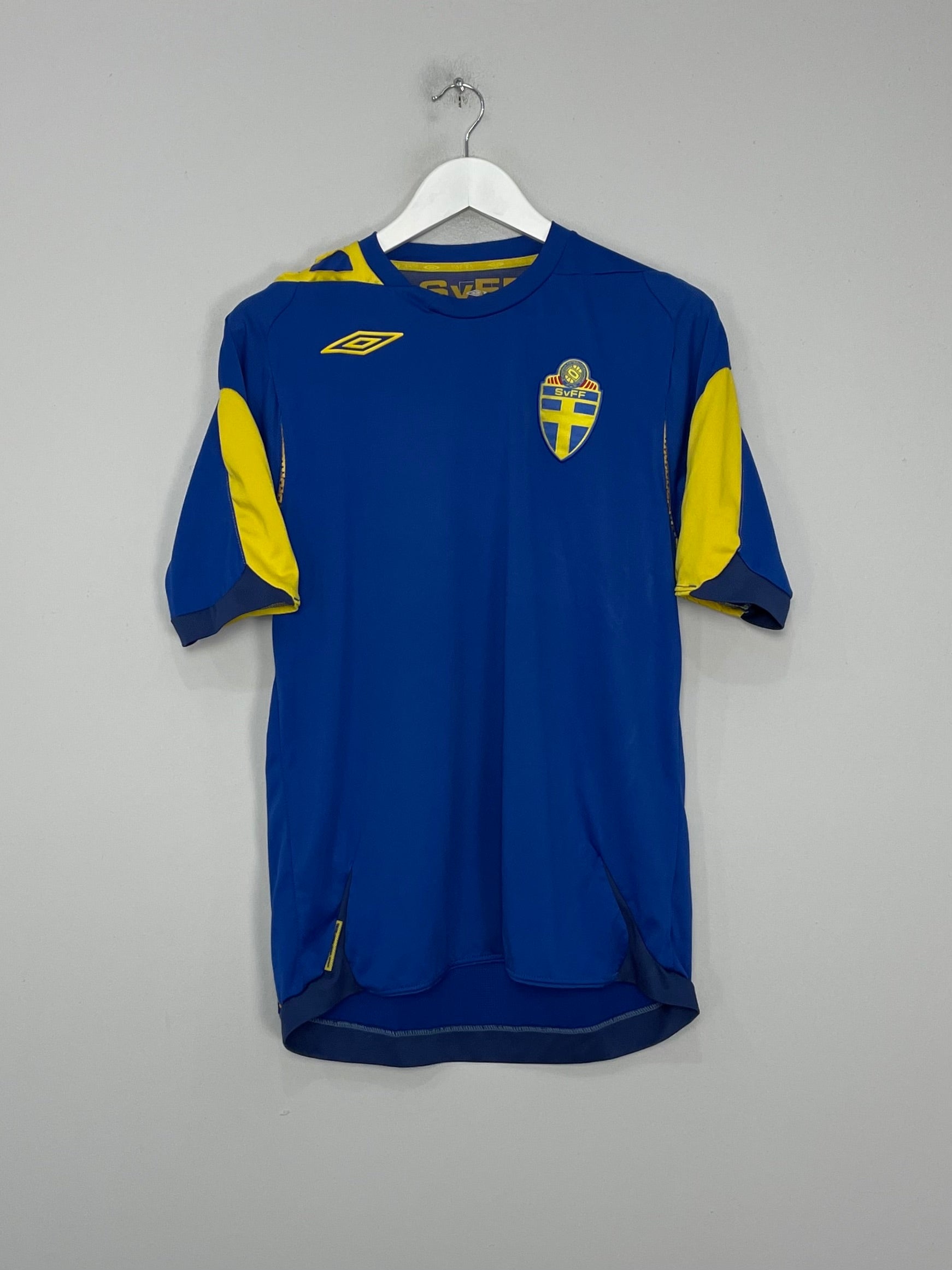 Shop 2006/08 SWEDEN AWAY SHIRT (M) UMBRO, classic football shirts, vintage football shirts & retro soccer jerseys at Cult Kits