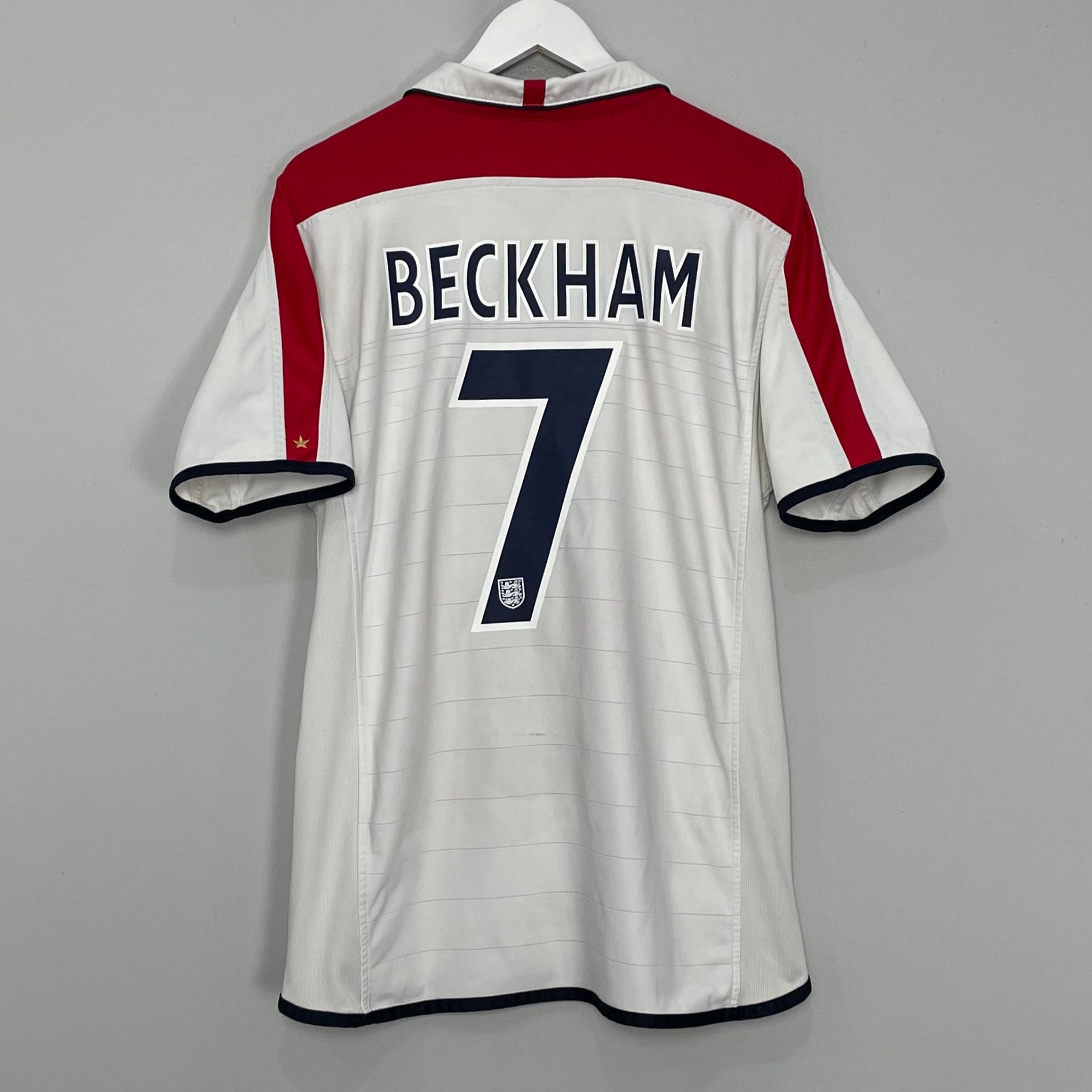 Shop 2003/05 ENGLAND BECKHAM #7 HOME SHIRT (L) UMBRO, classic football shirts, vintage football shirts & retro soccer jerseys at Cult Kits
