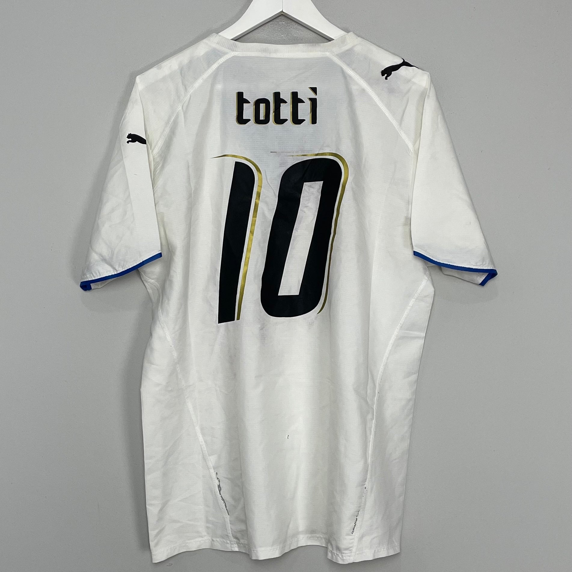 Shop 2006/08 ITALY TOTTI #10 AWAY SHIRT (L) PUMA, classic football shirts, vintage football shirts & retro soccer jerseys at Cult Kits