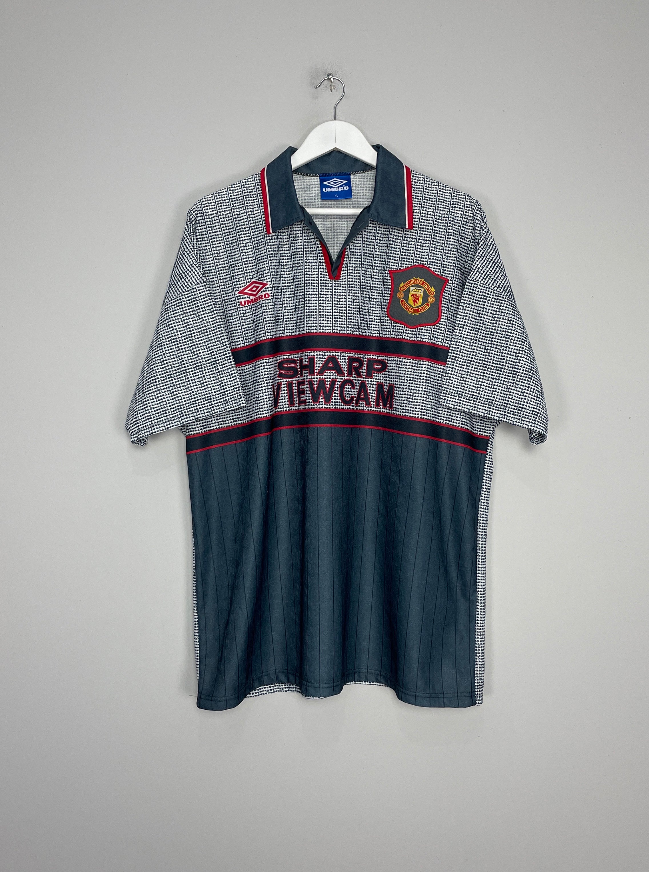Shop 1995/96 MANCHESTER UNITED CANTONA #7 AWAY SHIRT (XL) UMBRO, classic football shirts, vintage football shirts & retro soccer jerseys at Cult Kits