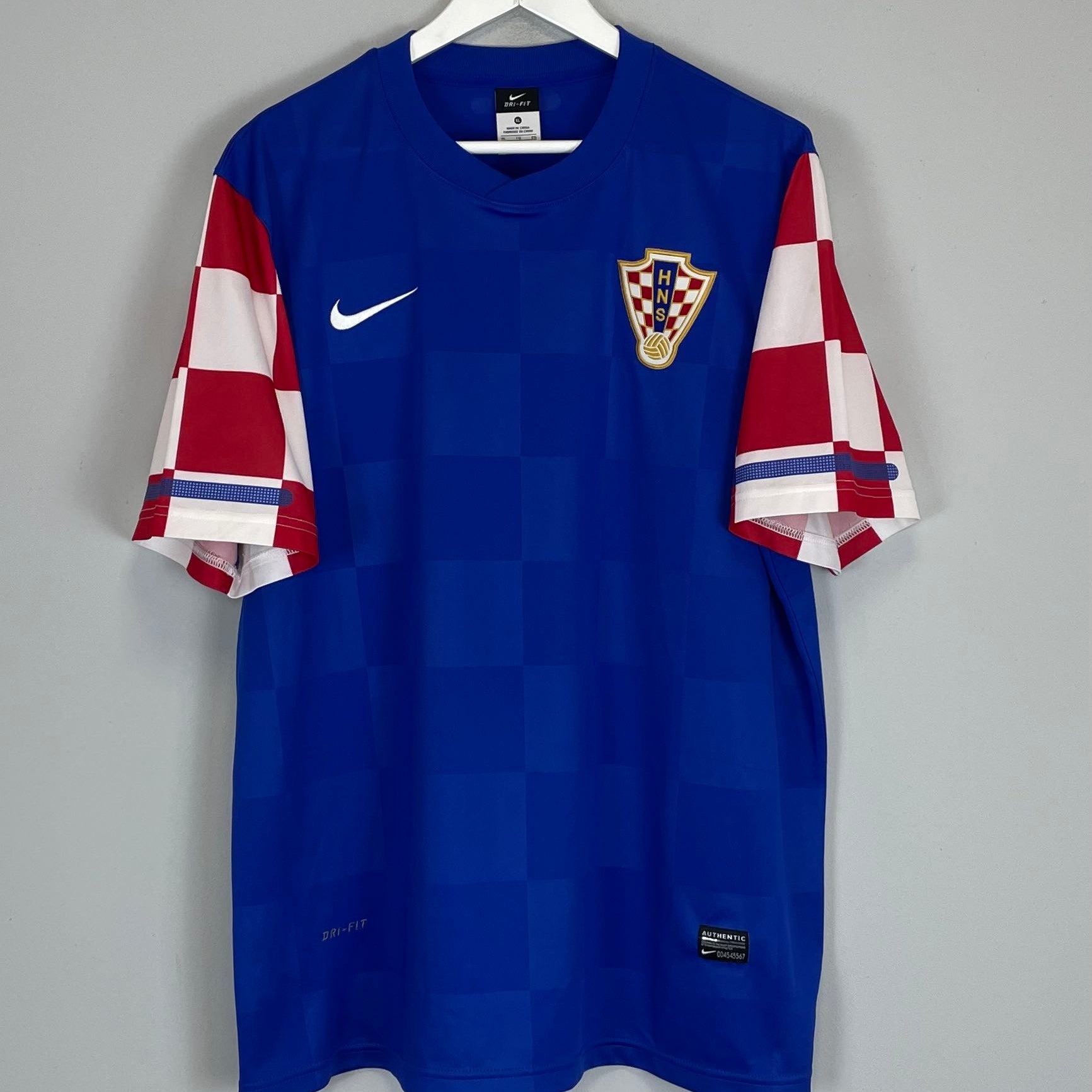 Shop 2010/12 CROATIA AWAY SHIRT (XL) NIKE, classic football shirts, vintage football shirts & retro soccer jerseys at Cult Kits