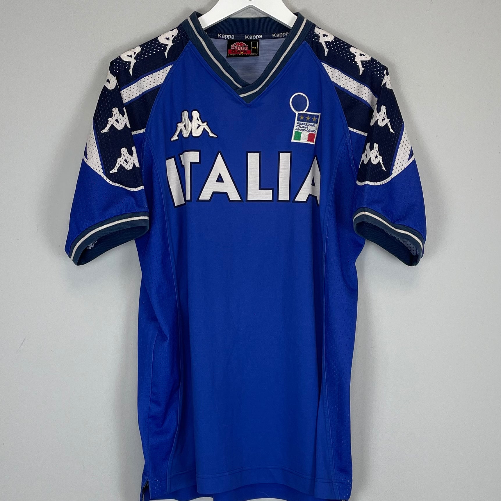 Shop 2000/01 ITALY TRAINING SHIRT (L) KAPPA, classic football shirts, vintage football shirts & retro soccer jerseys at Cult Kits