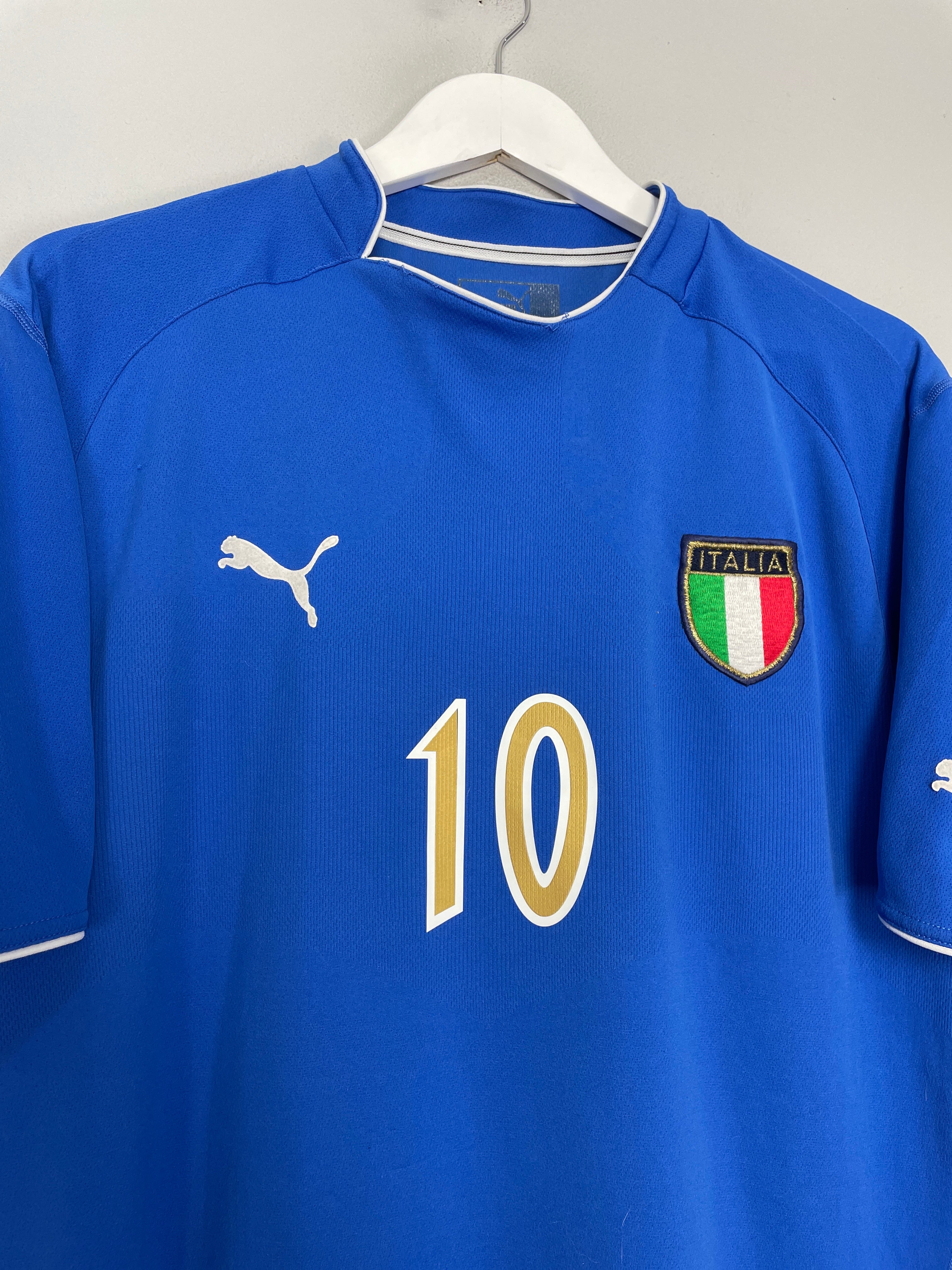 Shop 2003/04 ITALY TOTTI #10 HOME SHIRT (M) PUMA, classic football shirts, vintage football shirts & retro soccer jerseys at Cult Kits