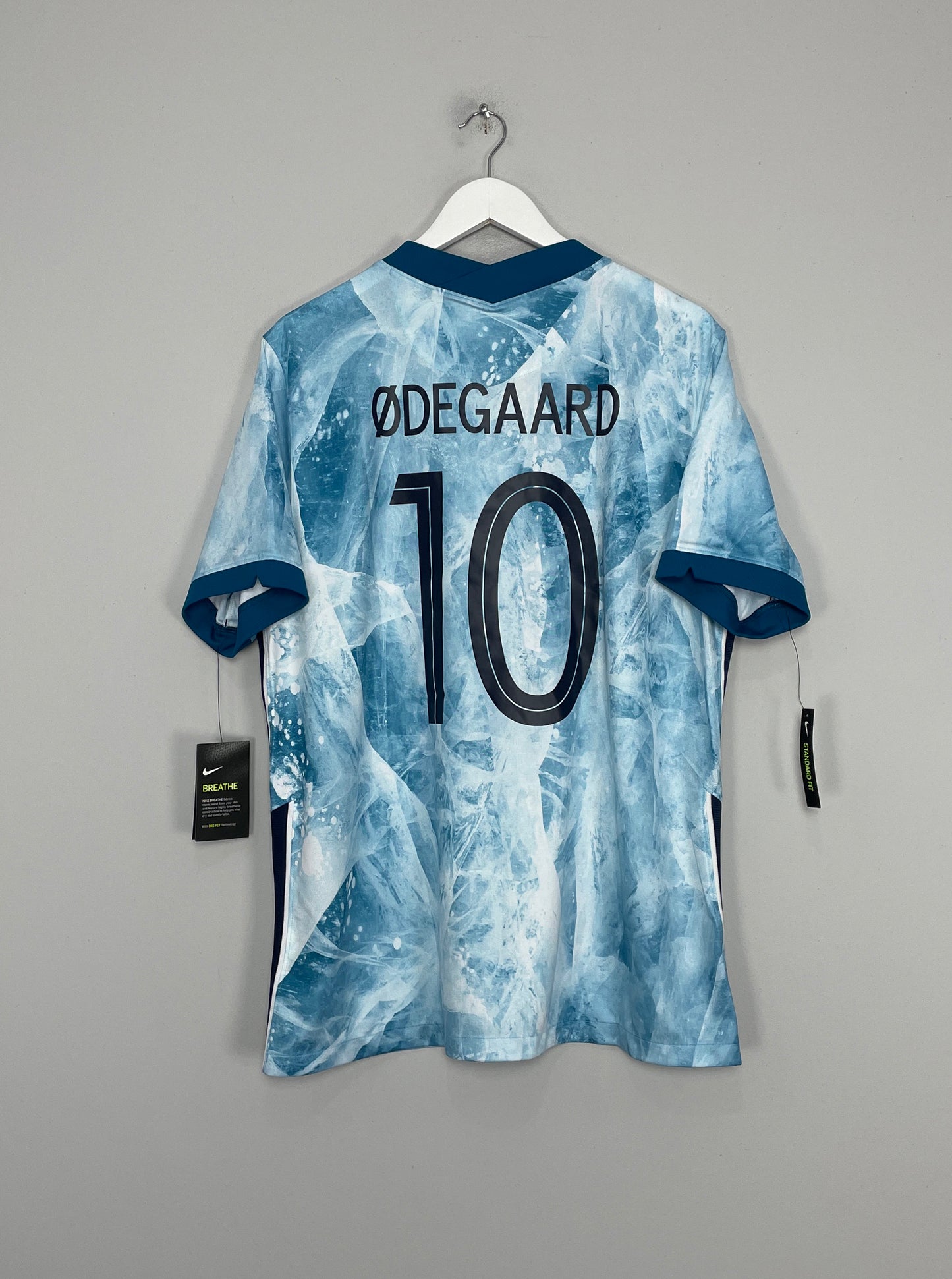 Image of the Norway Odegaard shirt from the 2020/21 season