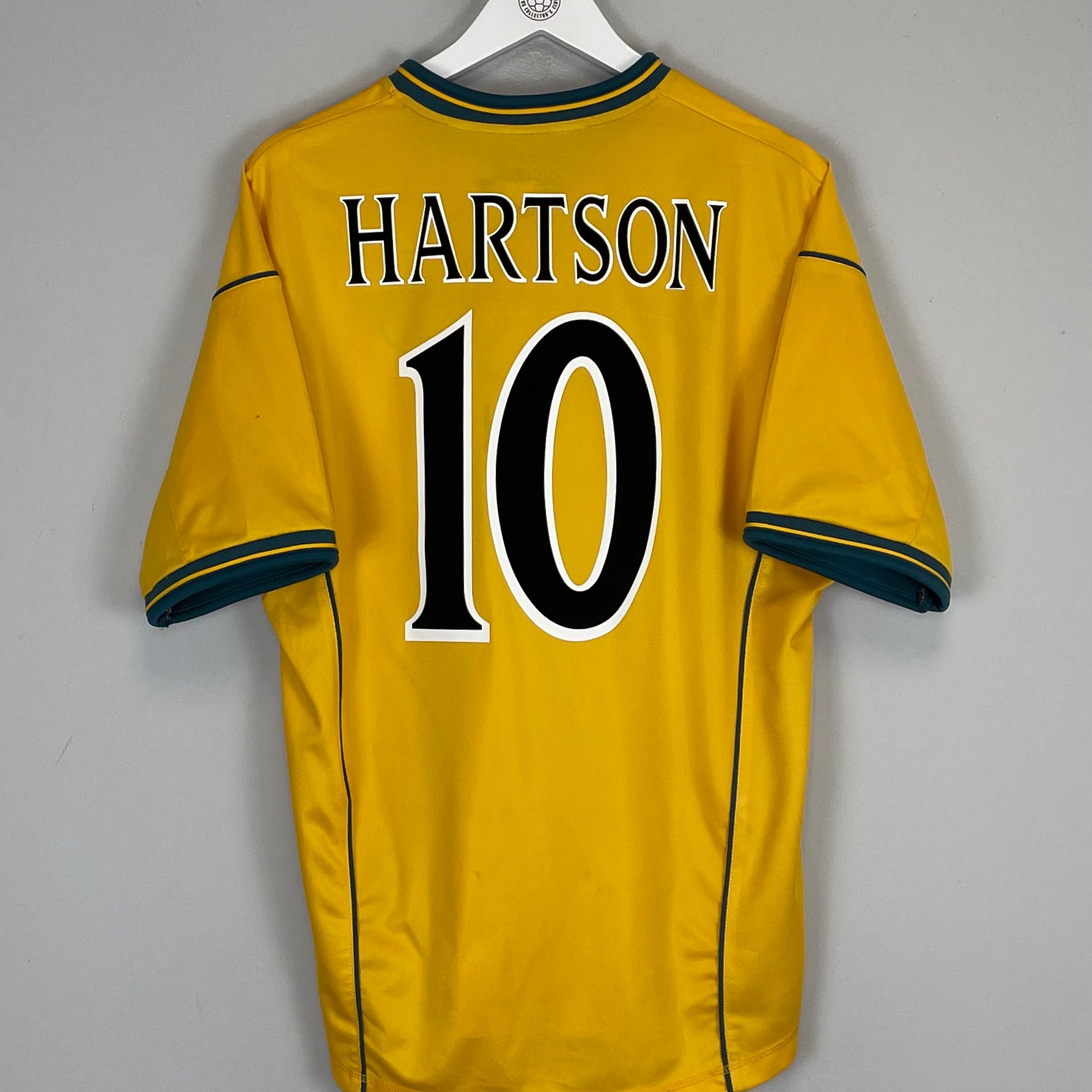 Shop 2000/02 CELTIC HARTSON #10 AWAY SHIRT (L) UMBRO, classic football shirts, vintage football shirts & retro soccer jerseys at Cult Kits