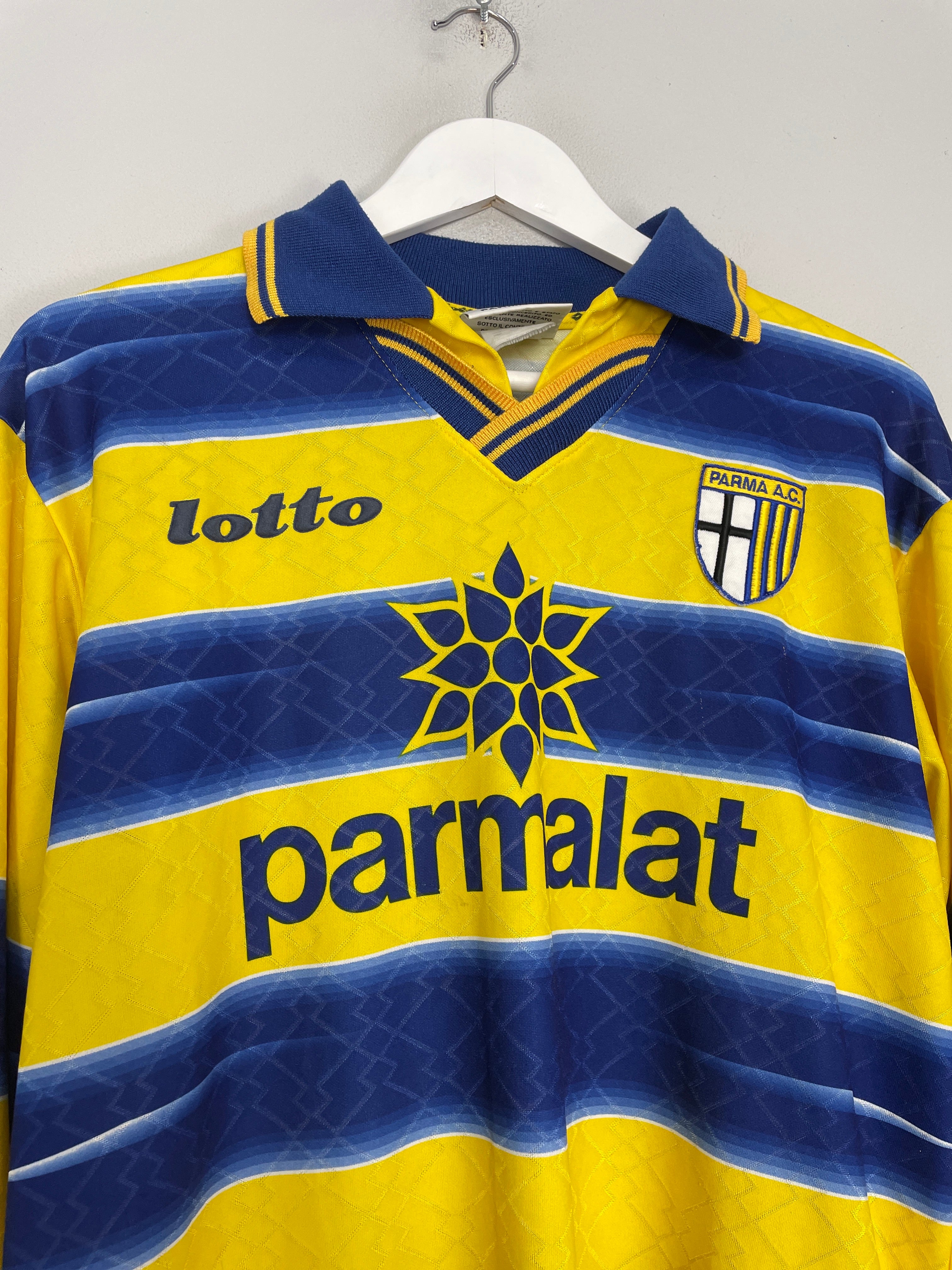 Shop 1998/99 PARMA VERON #11 L/S HOME SHIRT (M) LOTTO, classic football shirts, vintage football shirts & retro soccer jerseys at Cult Kits