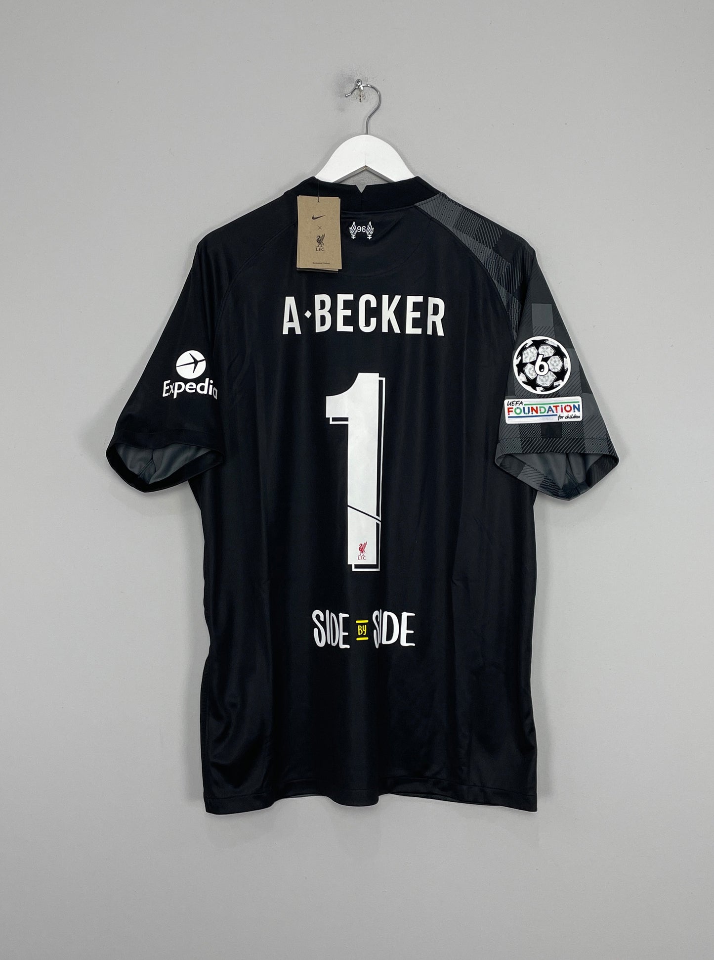 Image of the Liverpool Alisson shirt from the 2021/22 season
