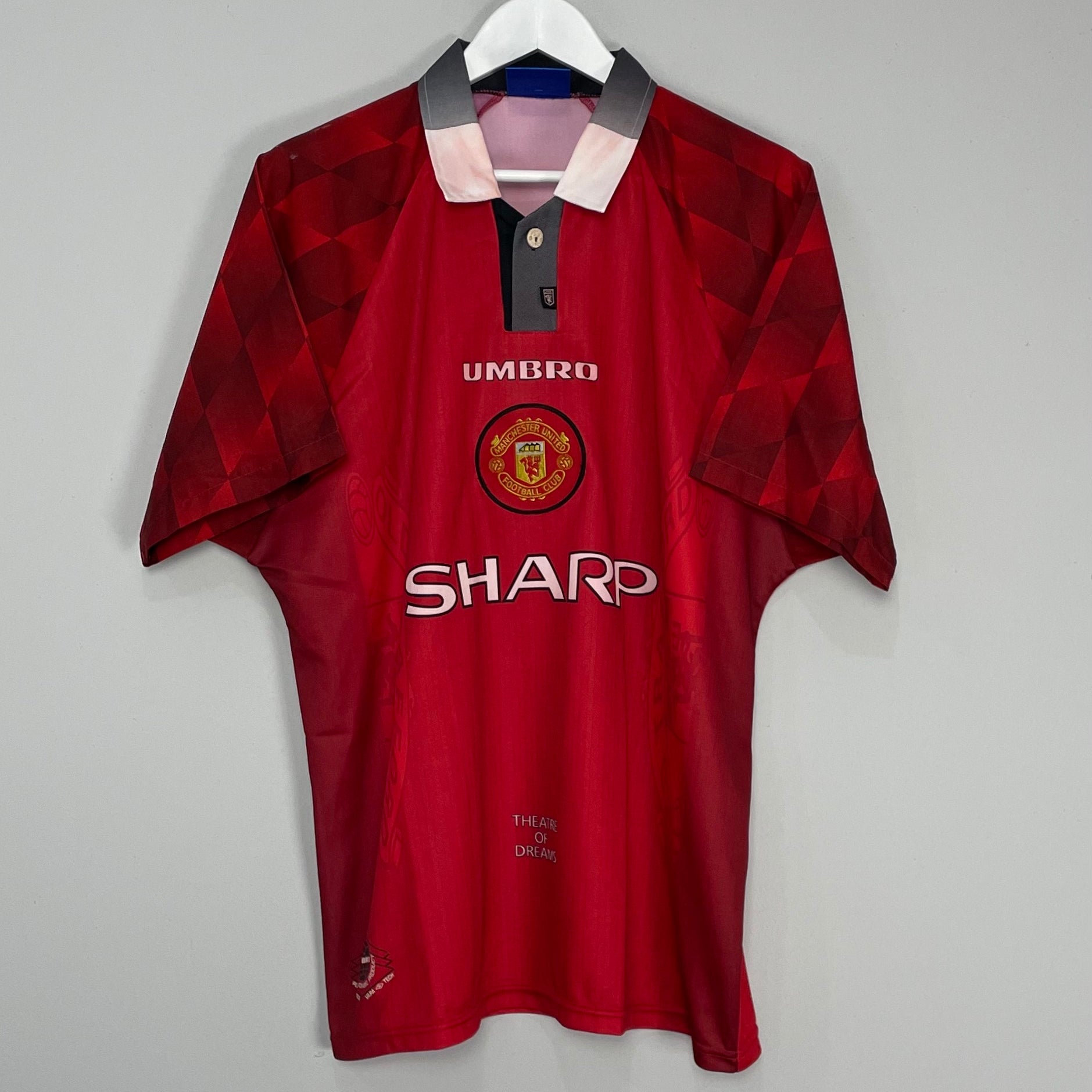 Shop 1996/98 MANCHESTER UNITED HOME SHIRT (L) UMBRO, classic football shirts, vintage football shirts & retro soccer jerseys at Cult Kits