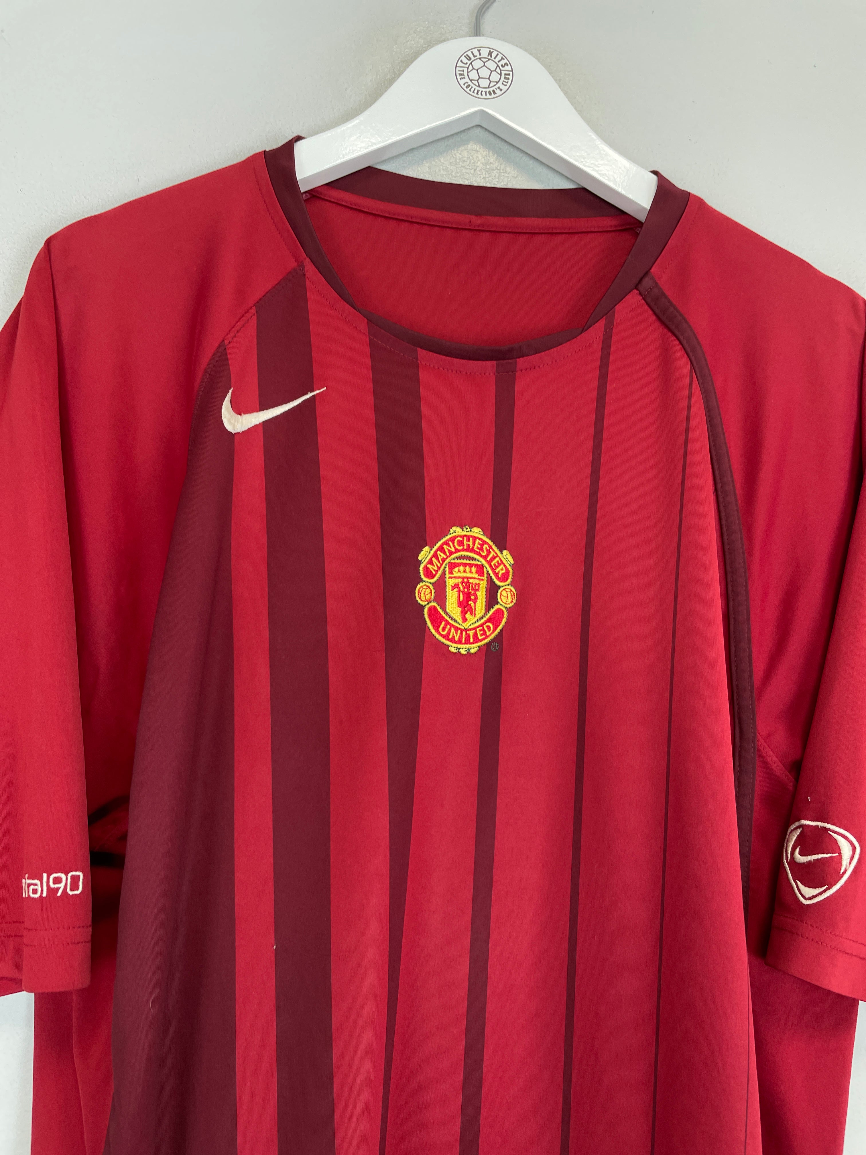 Shop 2004/05 MANCHESTER UNITED TRAINING SHIRT (XXL) NIKE, classic football shirts, vintage football shirts & retro soccer jerseys at Cult Kits