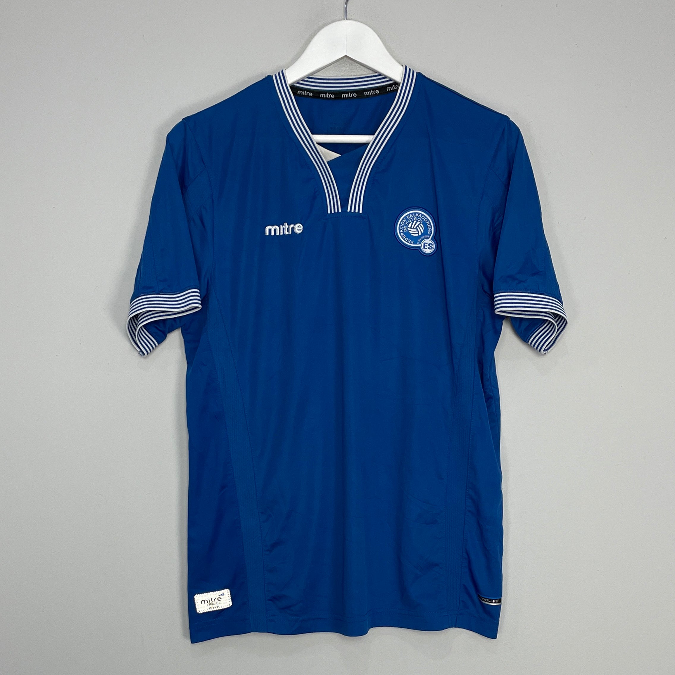 Shop 2015/16 EL SALVADOR HOME SHIRT (M) MITRE, classic football shirts, vintage football shirts & retro soccer jerseys at Cult Kits