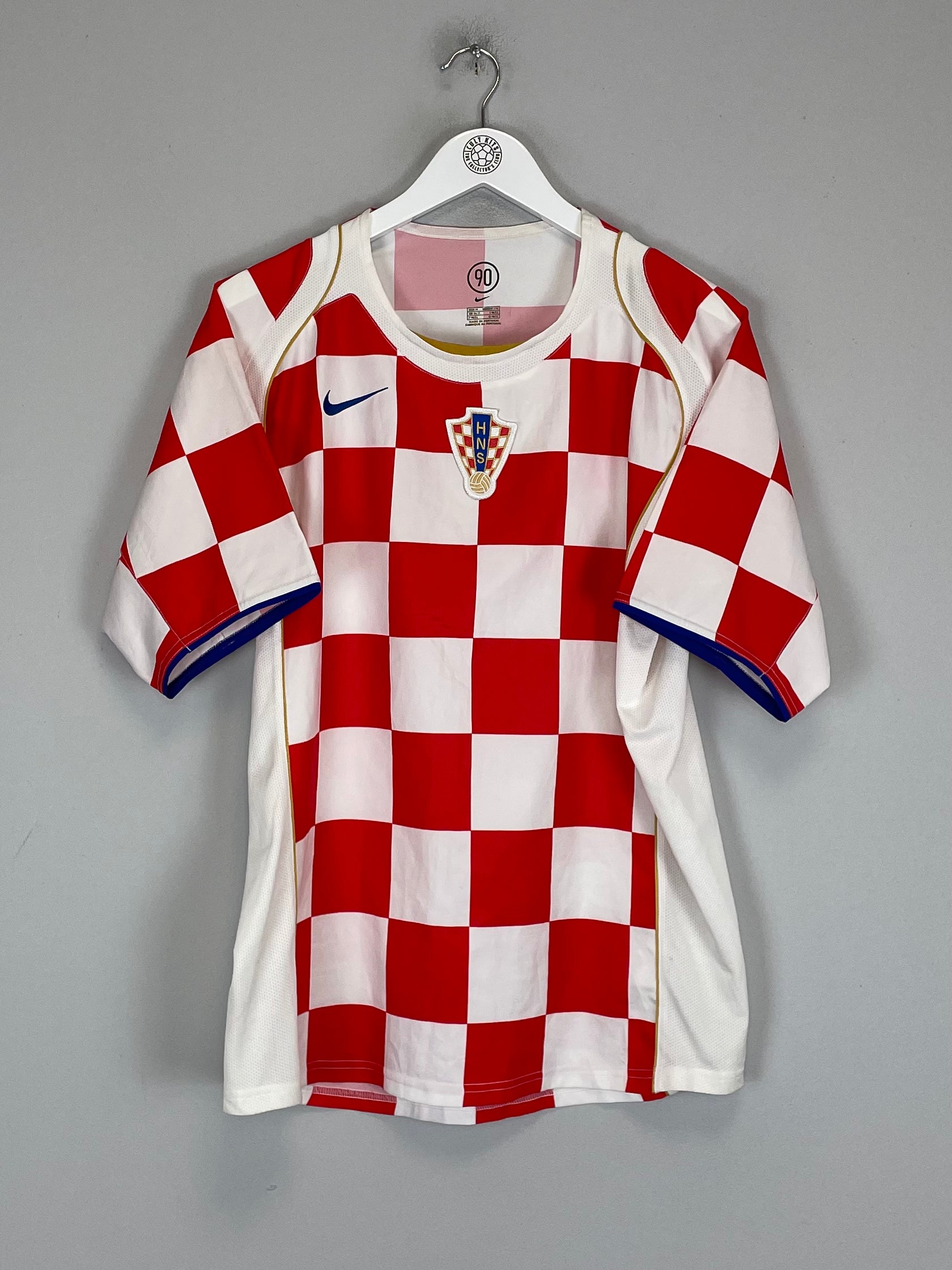 Shop 2004/06 CROATIA HOME SHIRT (M) NIKE, classic football shirts, vintage football shirts & retro soccer jerseys at Cult Kits