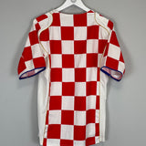 Shop 2004/06 CROATIA HOME SHIRT (M) NIKE, classic football shirts, vintage football shirts & retro soccer jerseys at Cult Kits